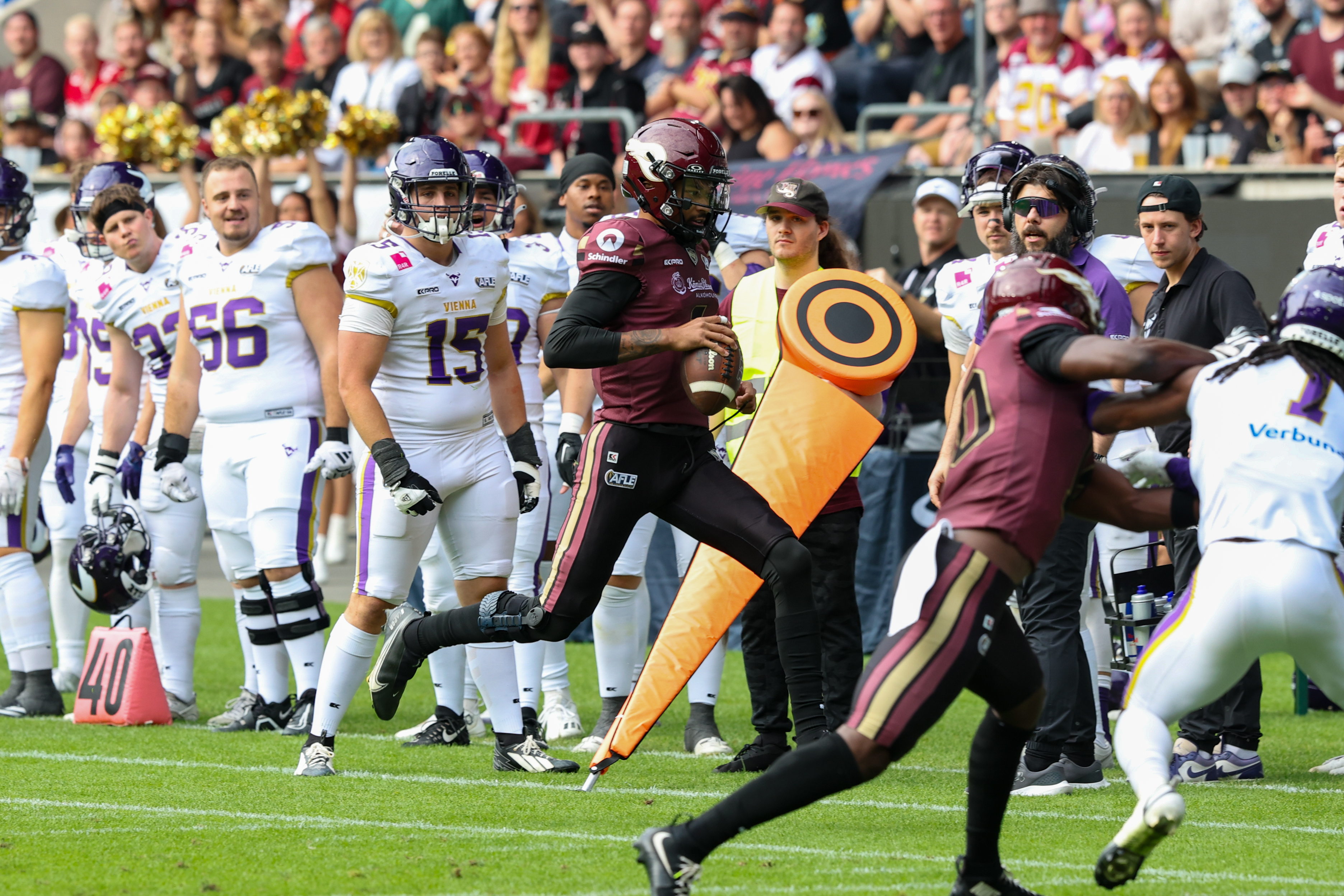 #1 Kenji Bahar (Quarterback) – Rhein Fire run with the ball.