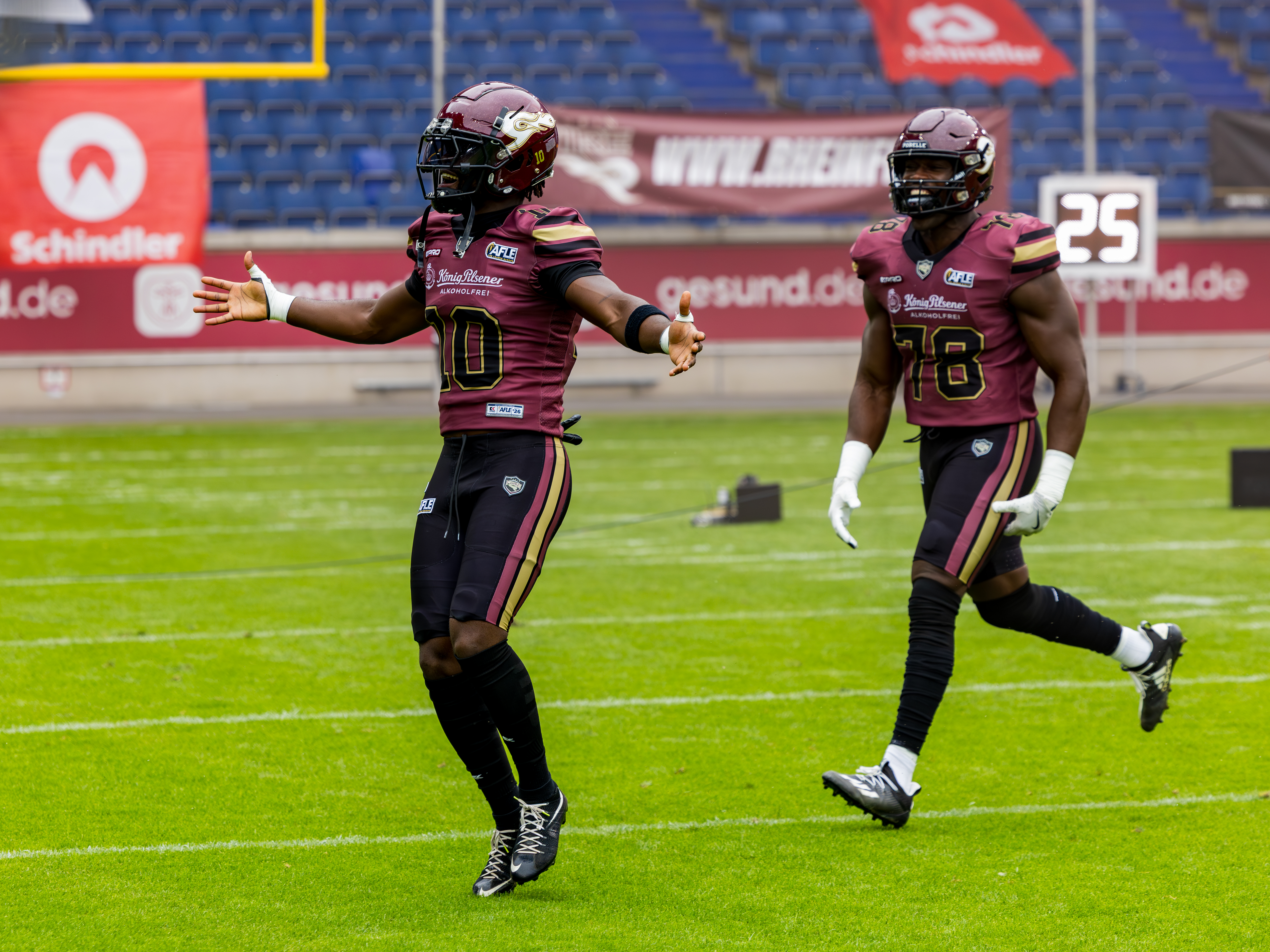 #10 Harlan Kwofie (Wide Receiver) – Rhein Fire and #78 Yasir Raji (Offensive Line) – Rhein Fire