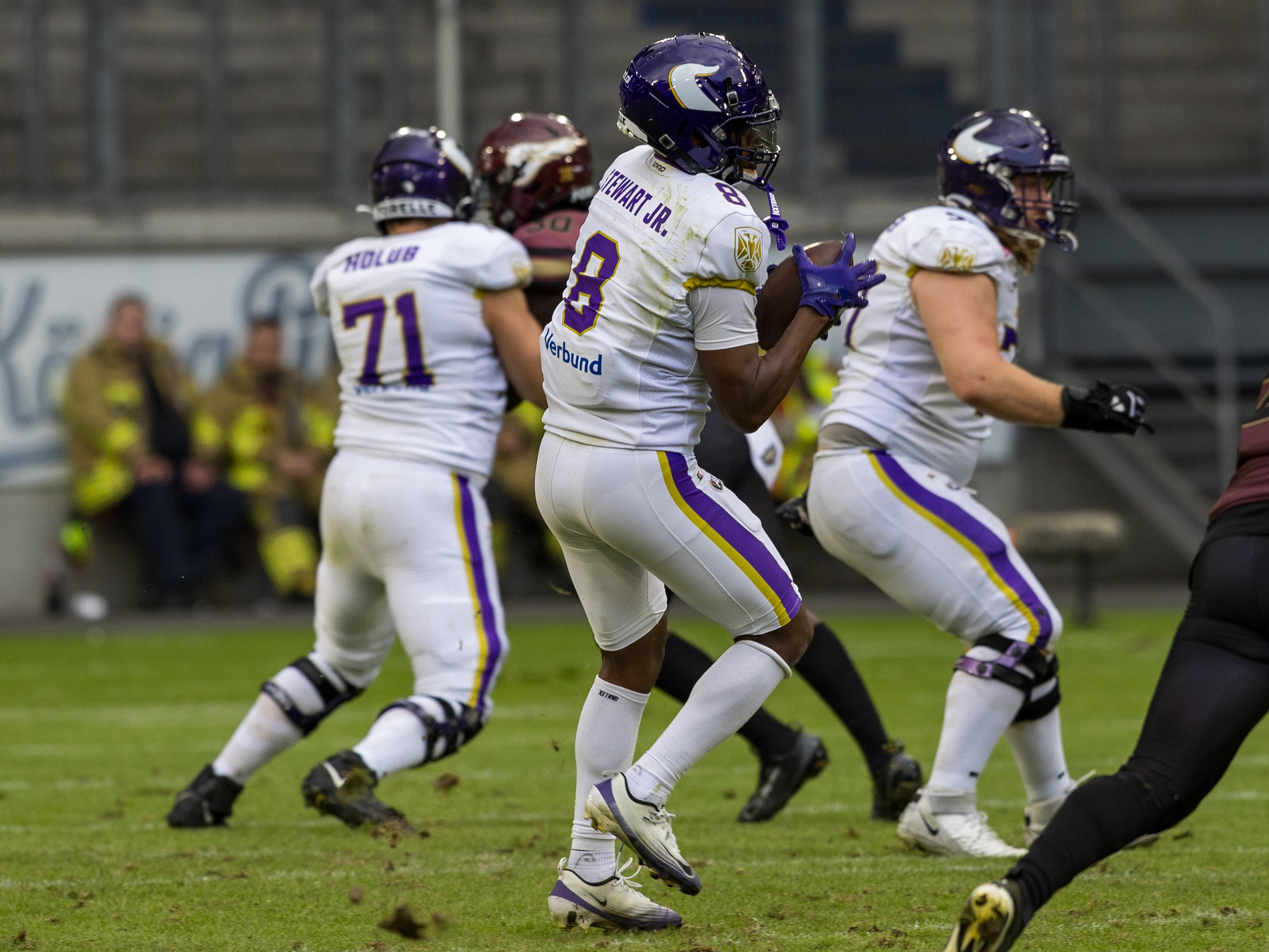 Pass catch from #8 Darrell Stewart (Wide Receiver) – Vienna Vikings