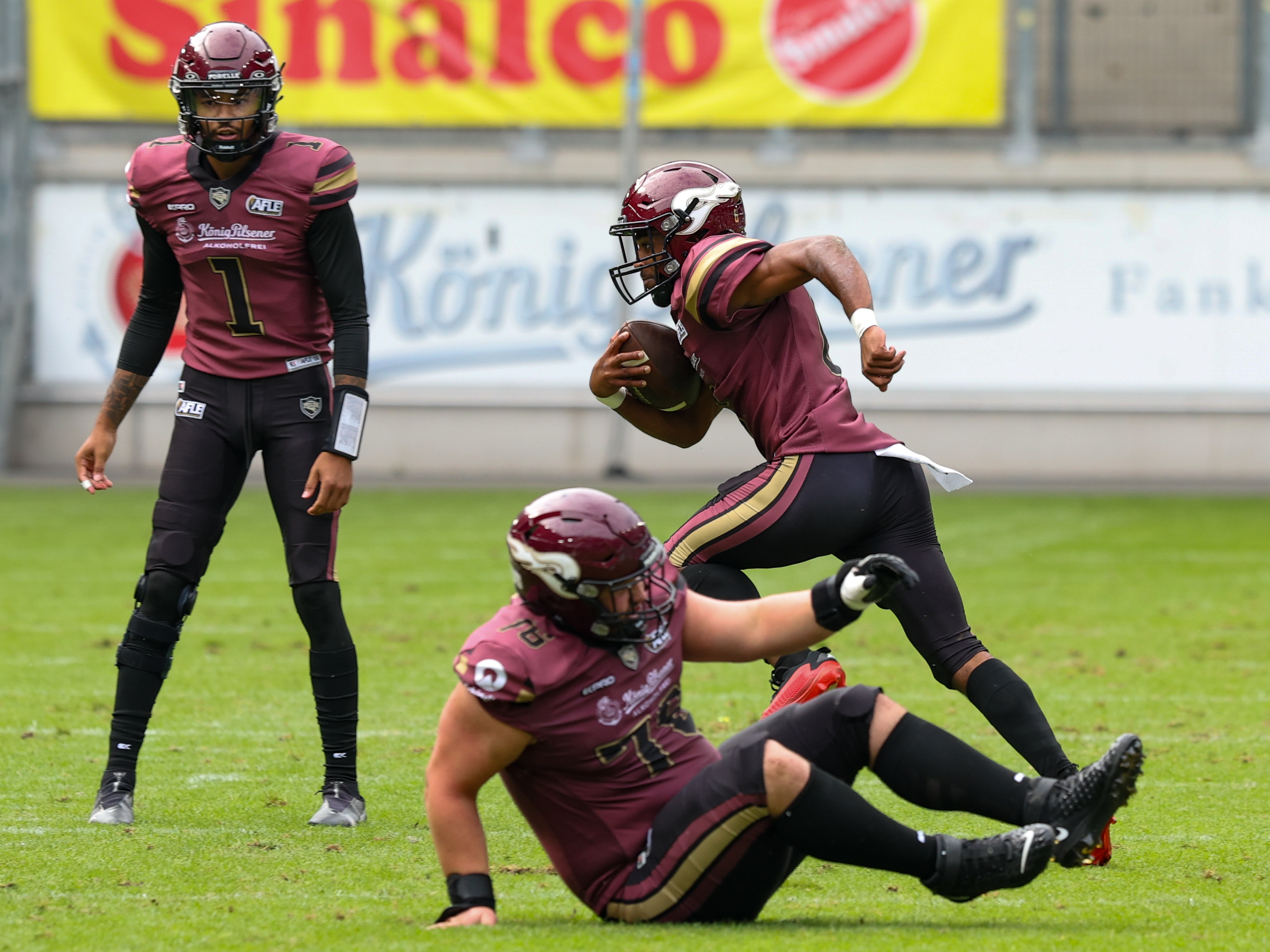 #6 Kaylon Geiger (Wide Receiver) – Rhein Fire run with the ball.