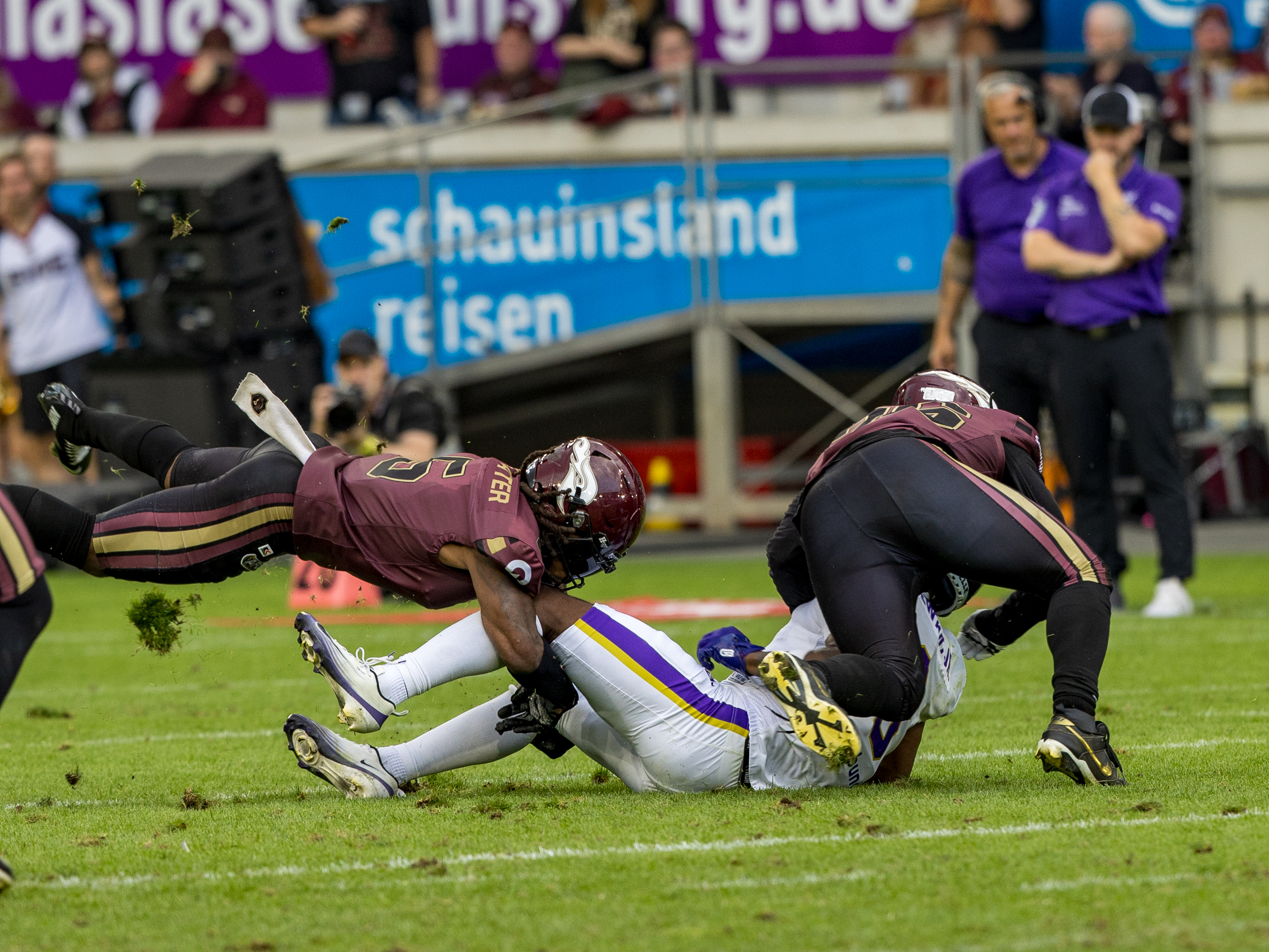 #5 Nazir Streater (Strong Saftey) – Rhein Fire and #55 Luis Fiedler (Linebacker) – Rhein Fire tackle #8 Darrell Stewart (Wide Receiver) – Vienna Vikings