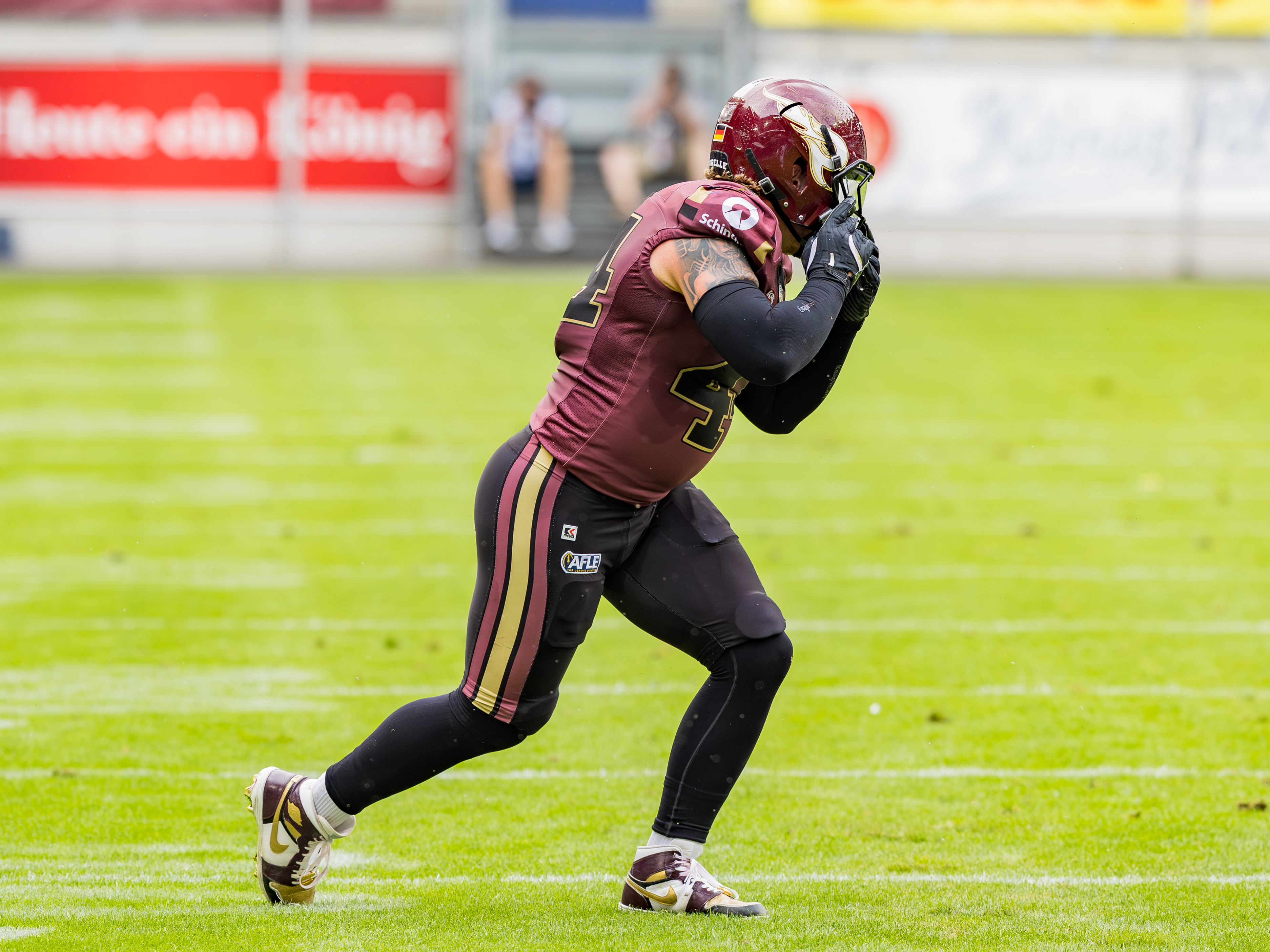 #44 Marius Kensy (Linebacker) – Rhein Fire run.