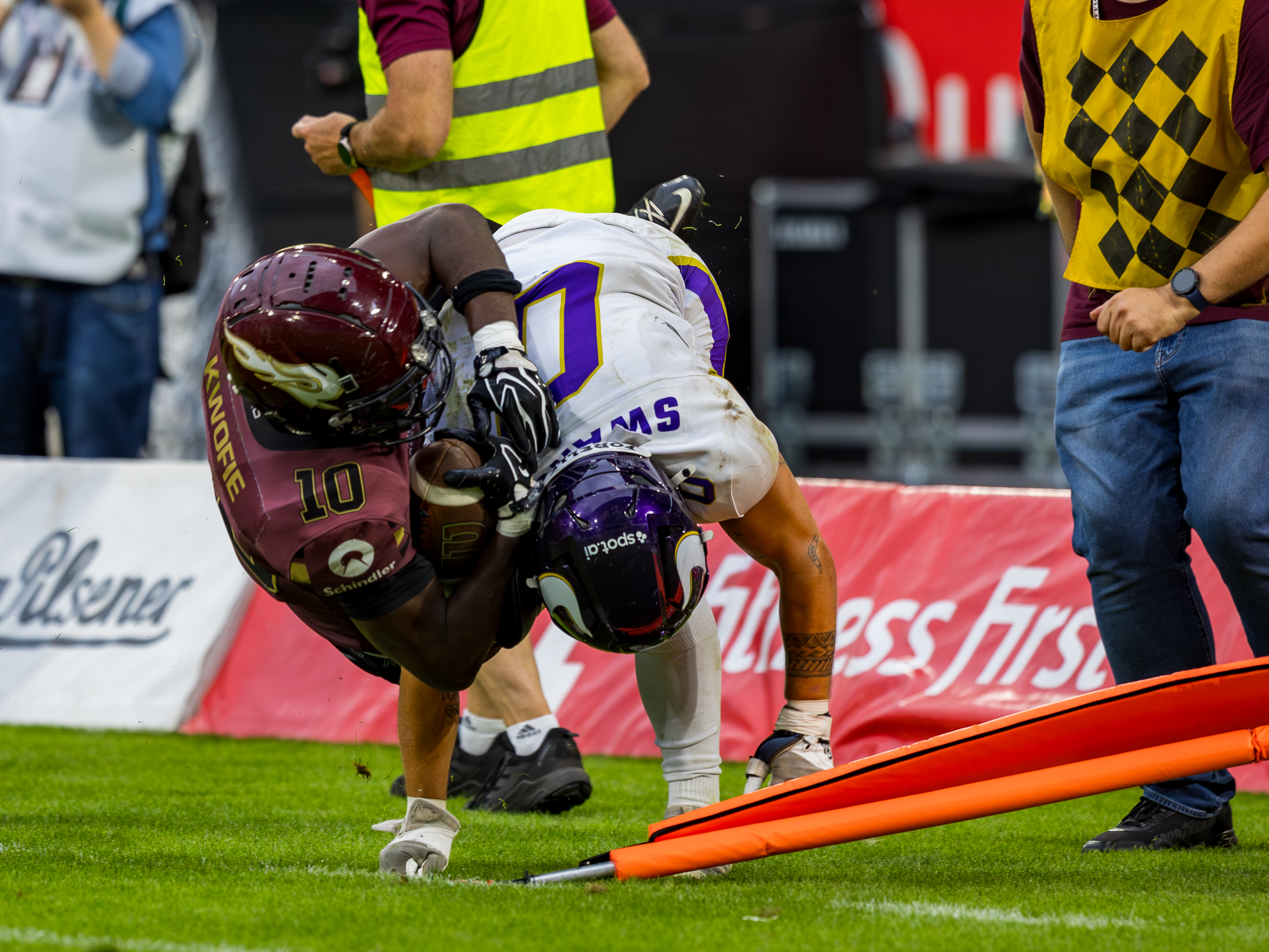 #0 Noel Swancar (Linebacker) – Vienna Vikings tackle #10 Harlan Kwofie (Wide Receiver) – Rhein Fire