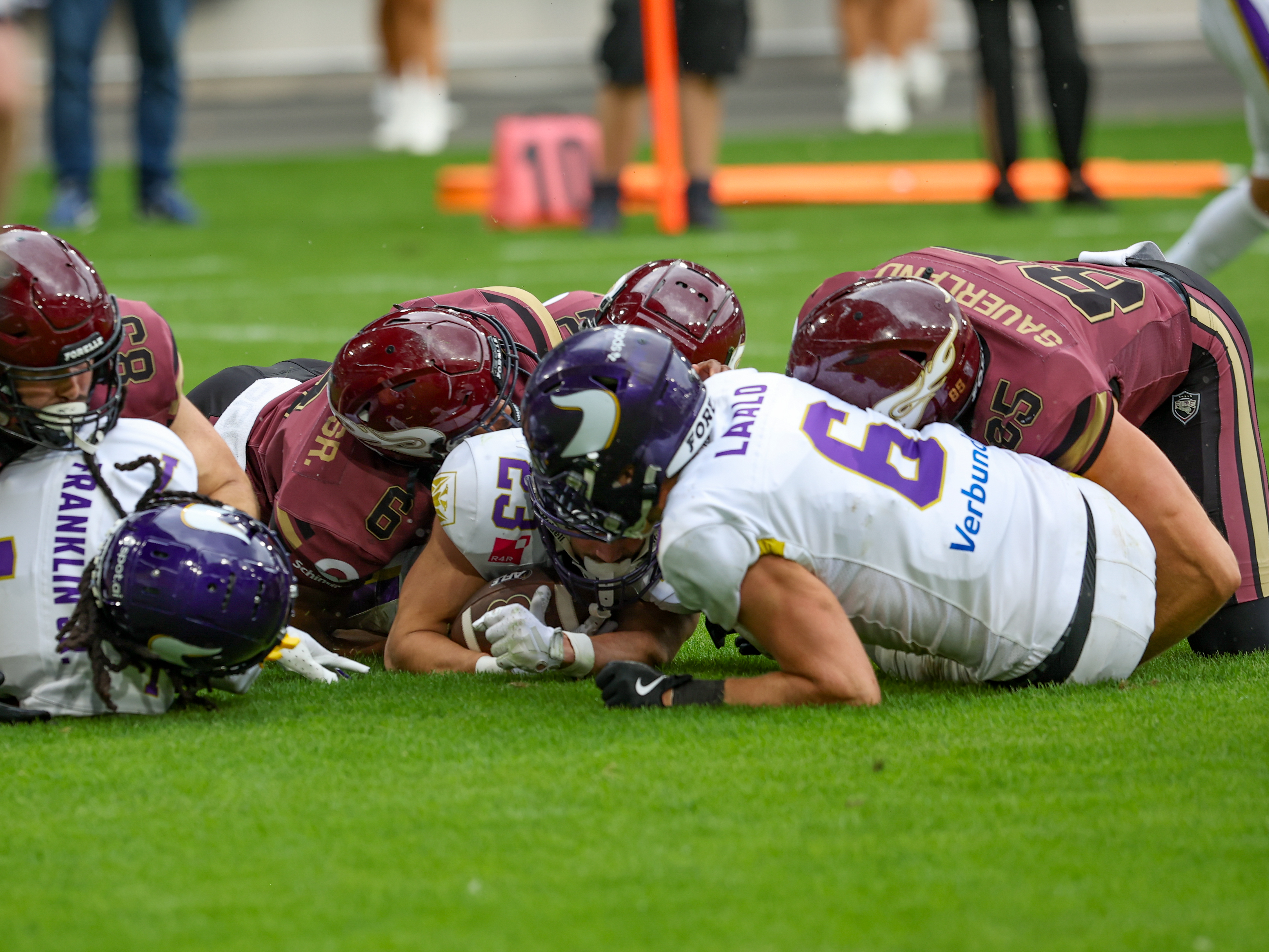 #6 Kaylon Geiger (Wide Receiver) – Rhein Fire #85 Tim Sauerland (Tight End) – Rhein Fire for a safety #23 Benjamin Straight (Strong Safety / Punter) – Vienna Vikings