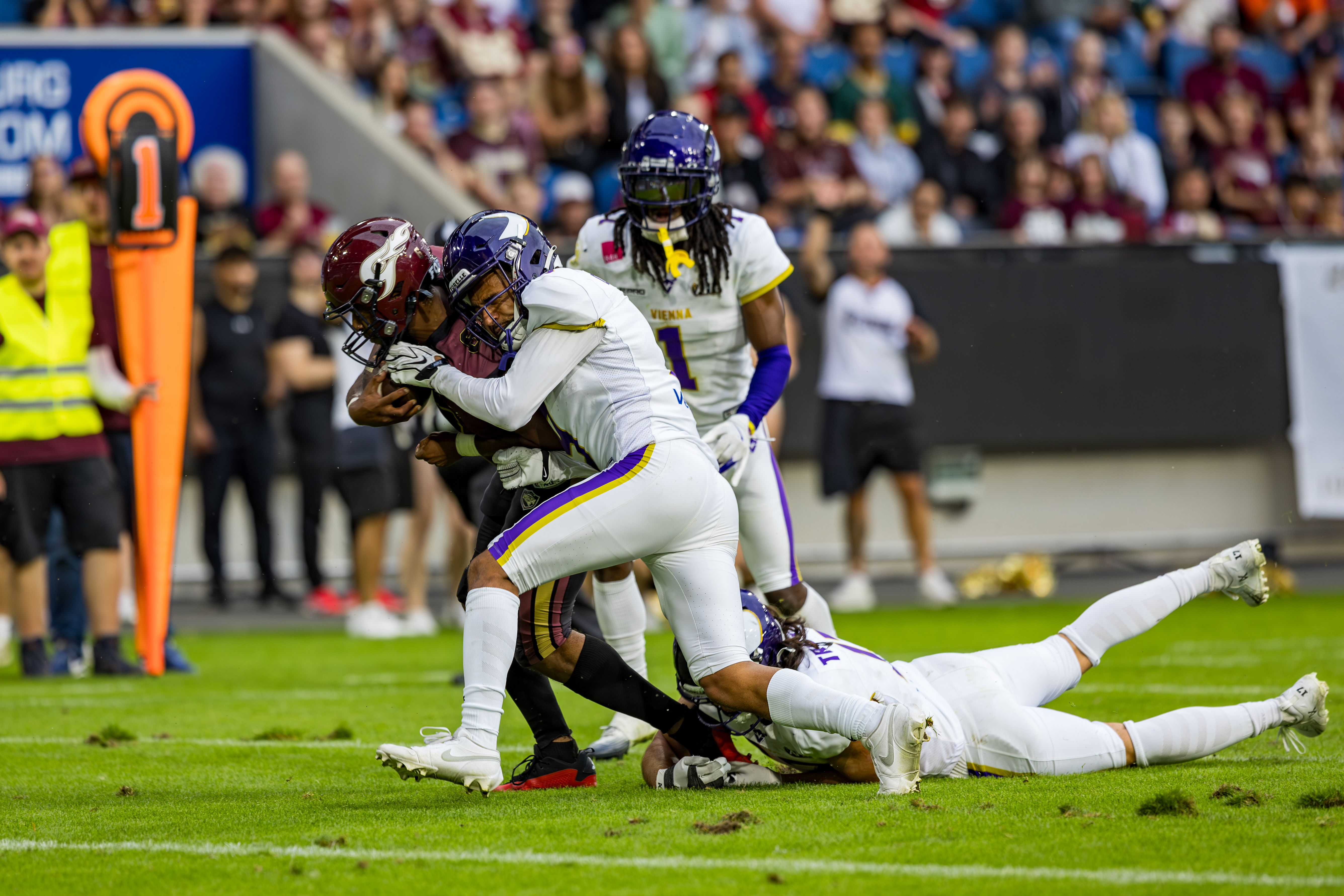 #6 Kaylon Geiger (Wide Receiver) – Rhein Fire tackle from #9 Amani Dennis (Cornerback) – Vienna Vikings and #17 Sean Rae Trotter (Defensive Line) – Vienna Vikings