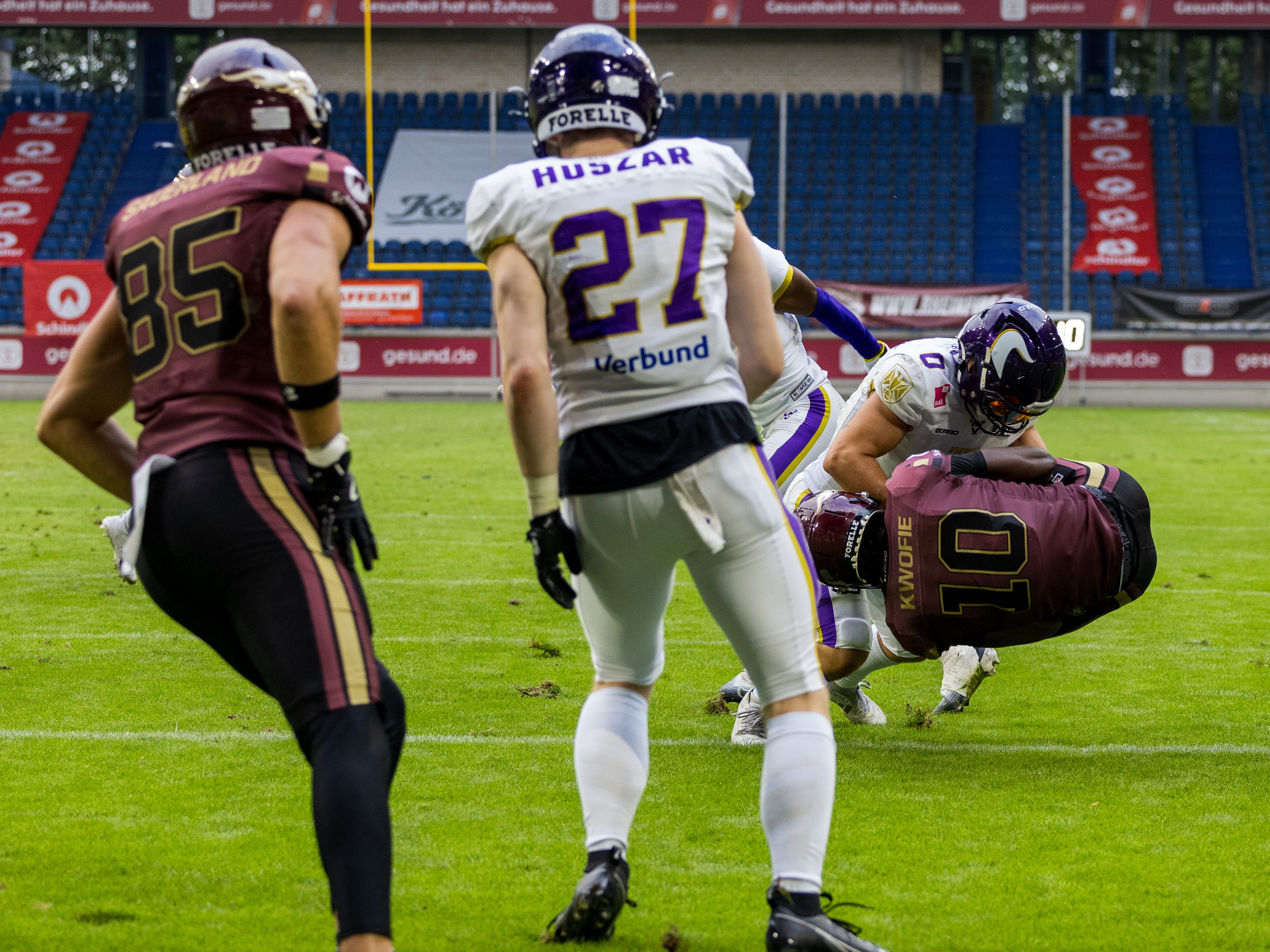 #0 Noel Swancar (Linebacker) – Vienna Vikings tackle #10 Harlan Kwofie (Wide Receiver) – Rhein Fire