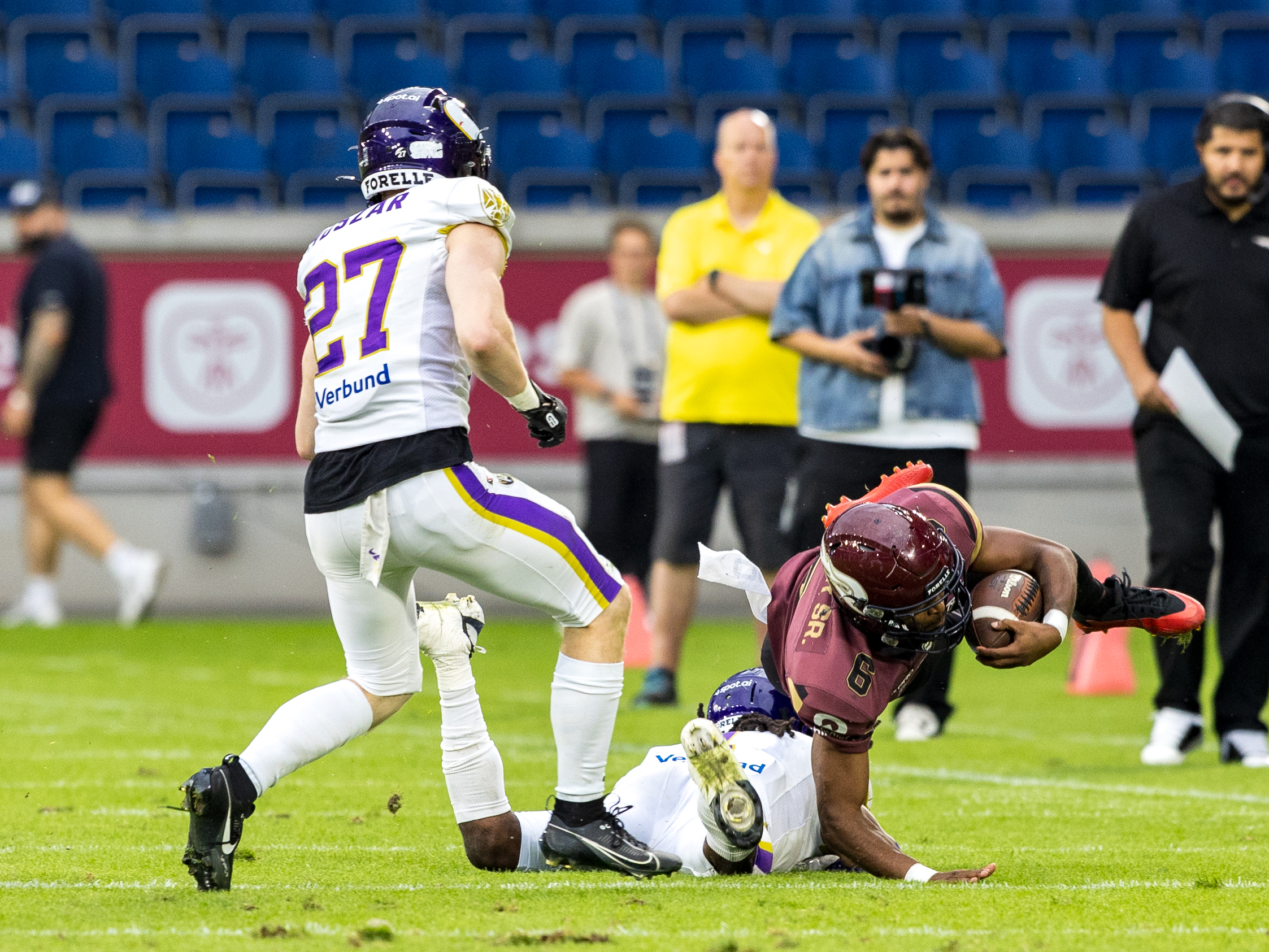 #27 Nikolaus Huszar (Cornerback) – Vienna Vikings to late for a tackle at #6 Kaylon Geiger (Wide Receiver) – Rhein Fire