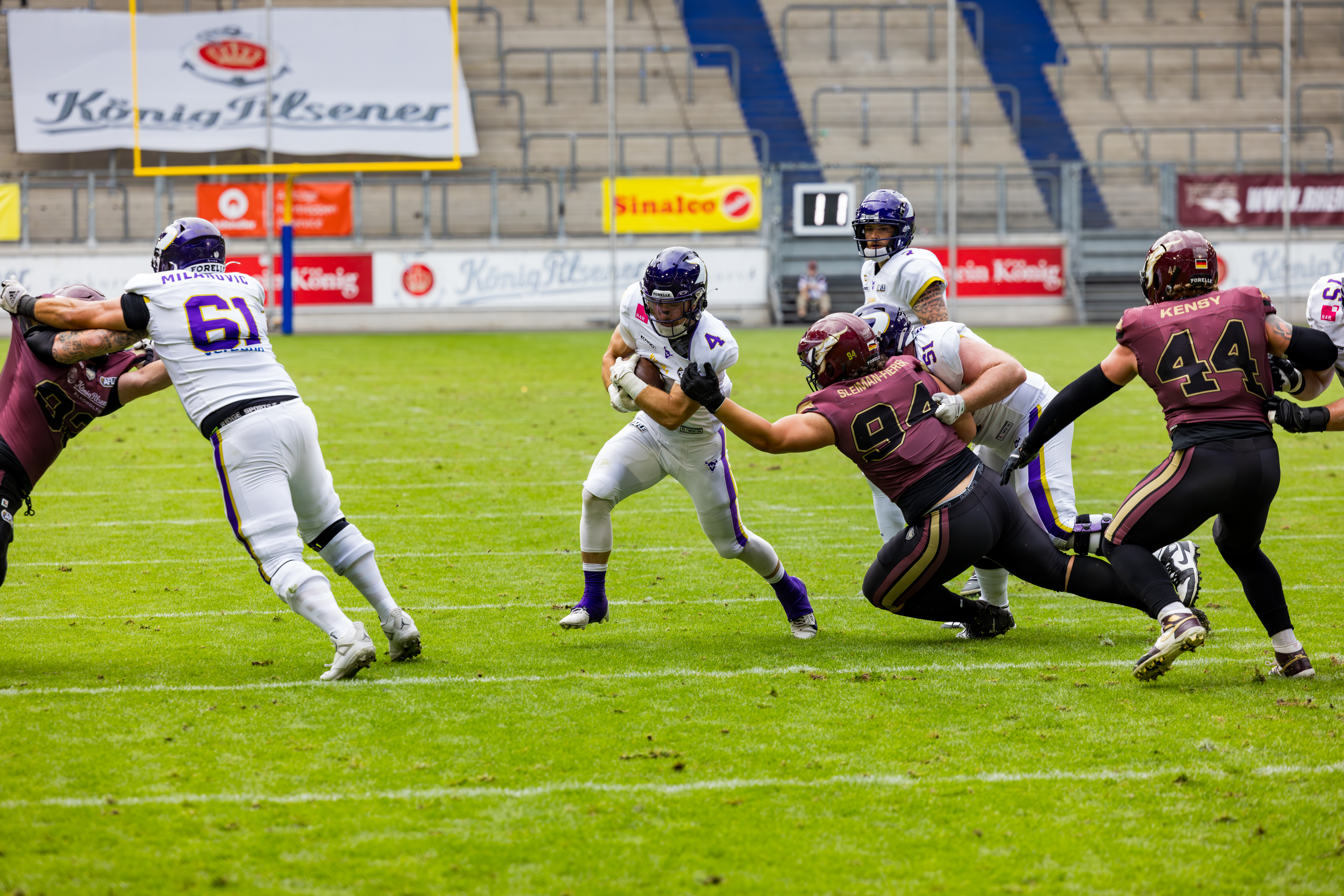 #94 Justus Sleimann (Defensive Tackle) – Rhein Fire miss tackle #4 Johannes Schütz (Running Back / Wide Receiver) – Vienna Vikings