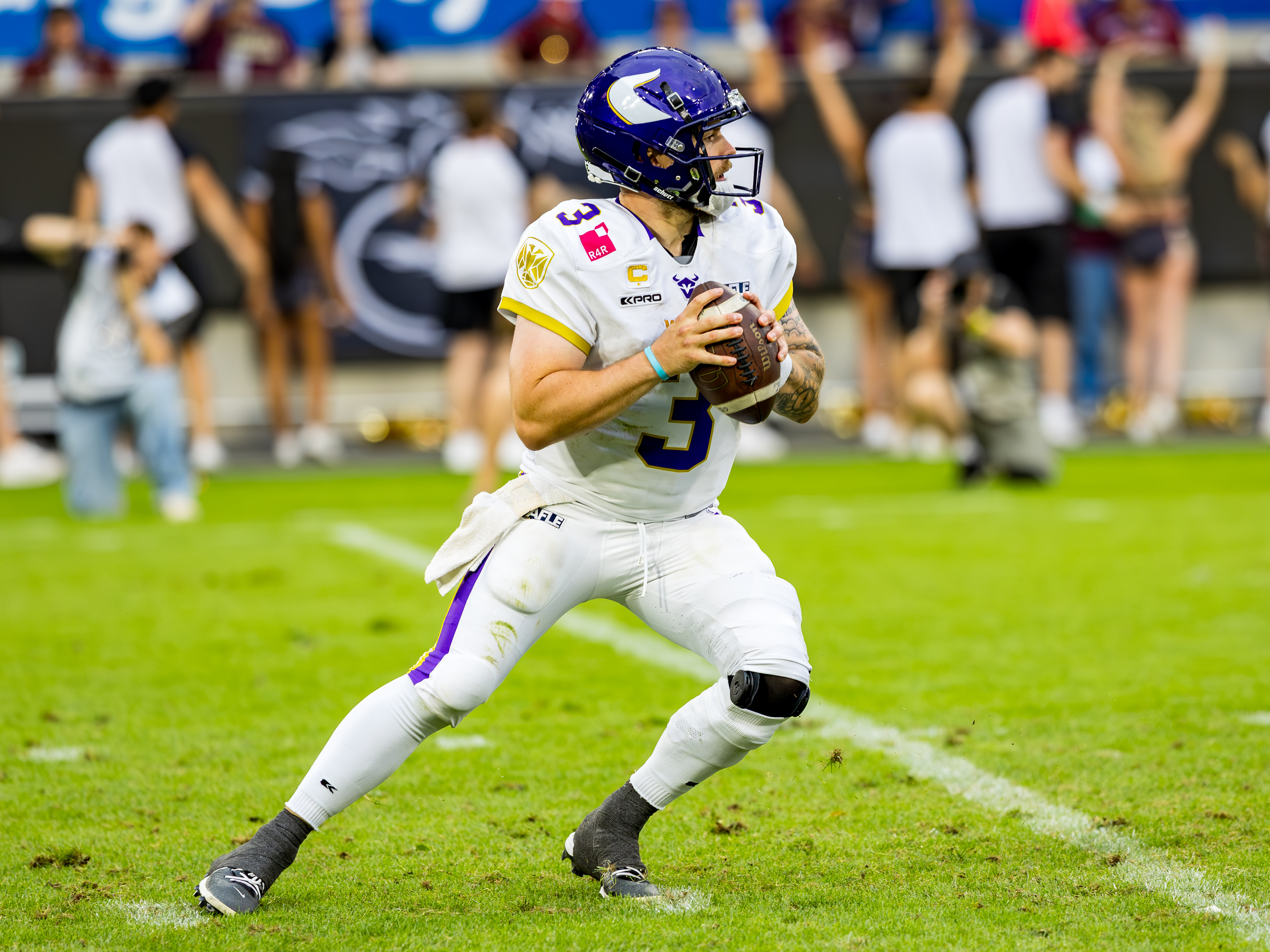 #3 Ben Holmes (Quarterback) – Vienna Vikings search a target.