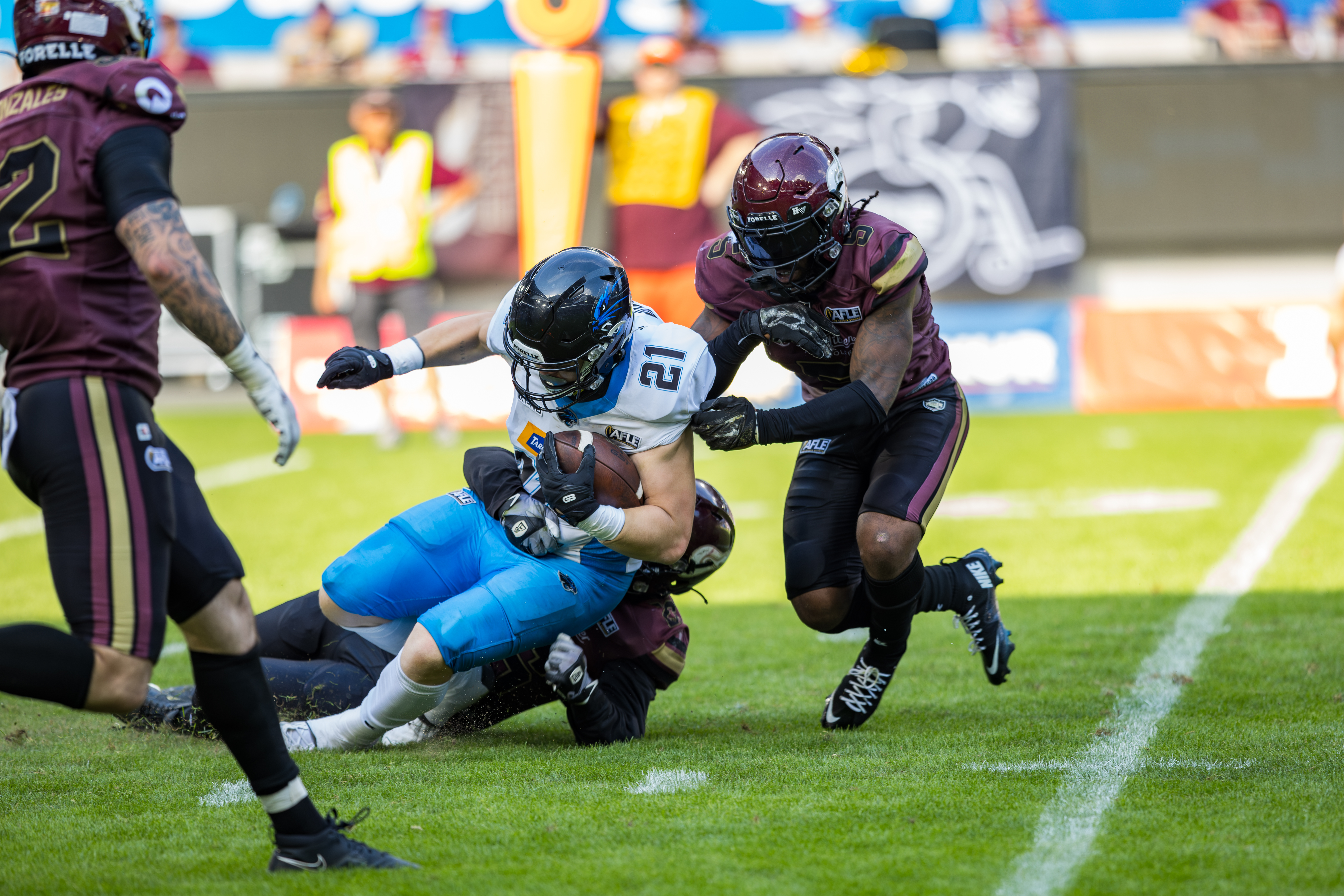 #5 Nazir Streater (Strong Saftey) – Rhein Fire tackle #21 Bartosz Woch (Running Back) – Panthers Wroclaw