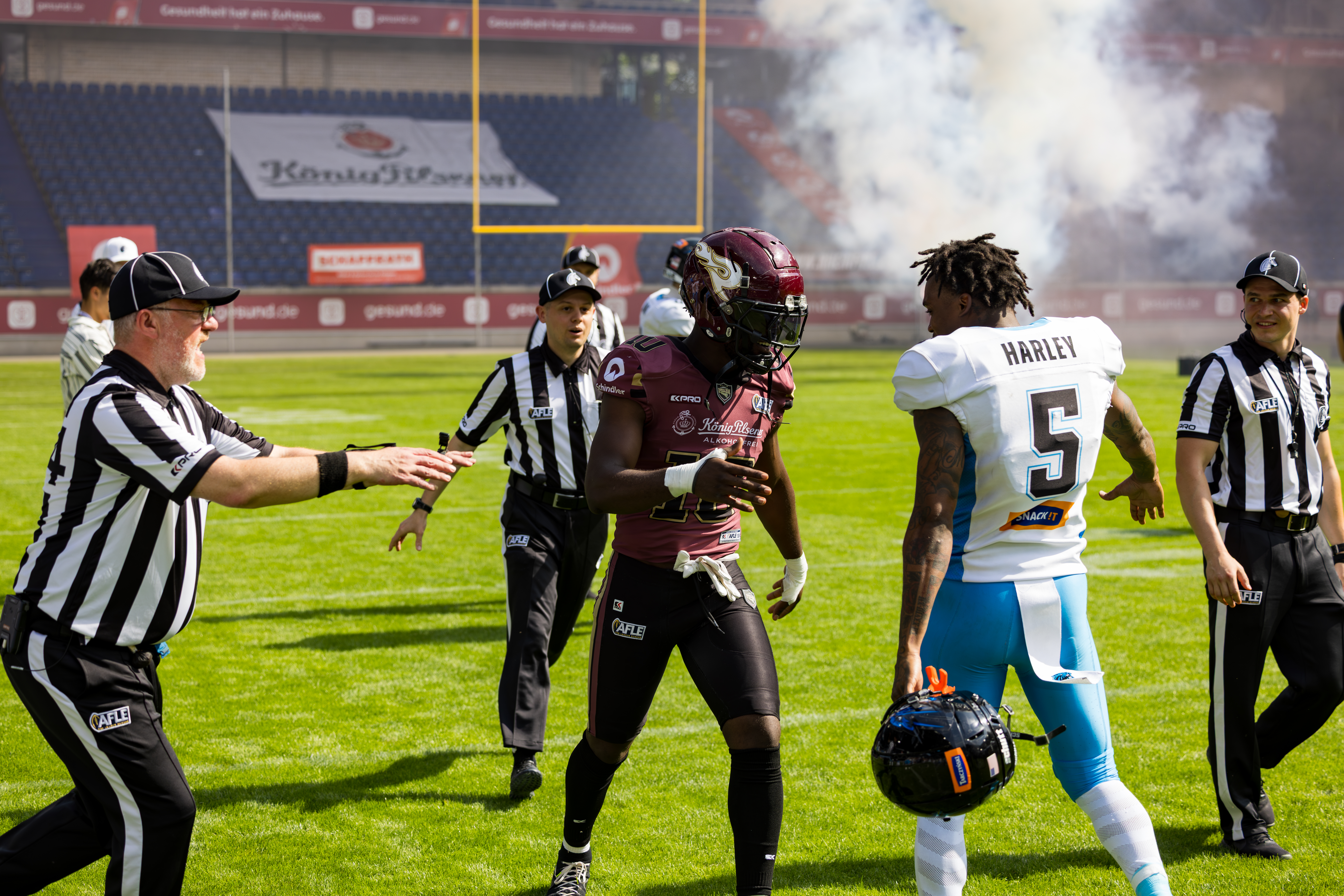 #10 Harlan Kwofie (Wide Receiver) – Rhein Fire hand check #5 Michael Harley Jr (Wide Receiver) – Panthers Wroclaw