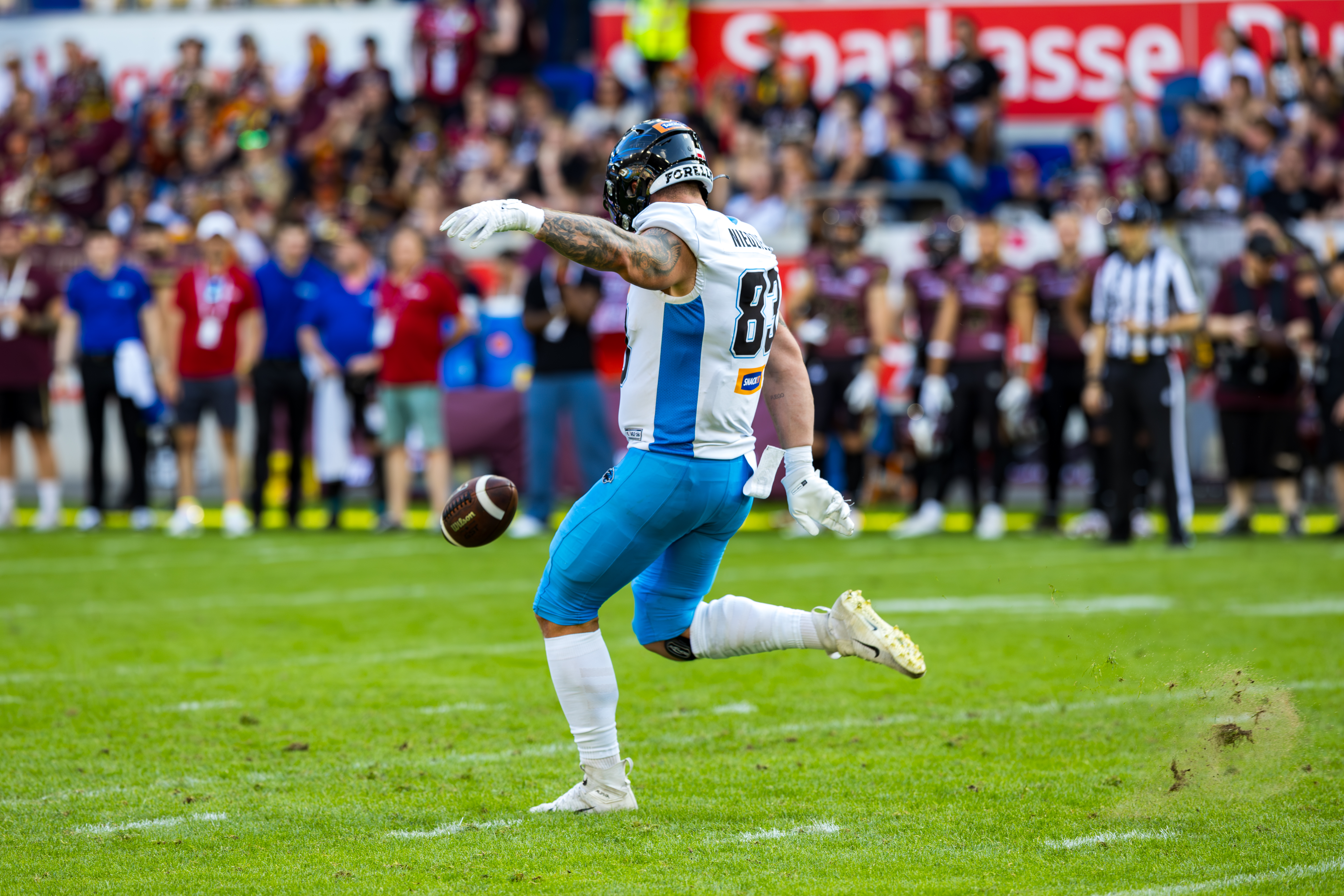 #83 Dominik Niedziela (Tight End) – Panthers Wroclaw punt the ball.