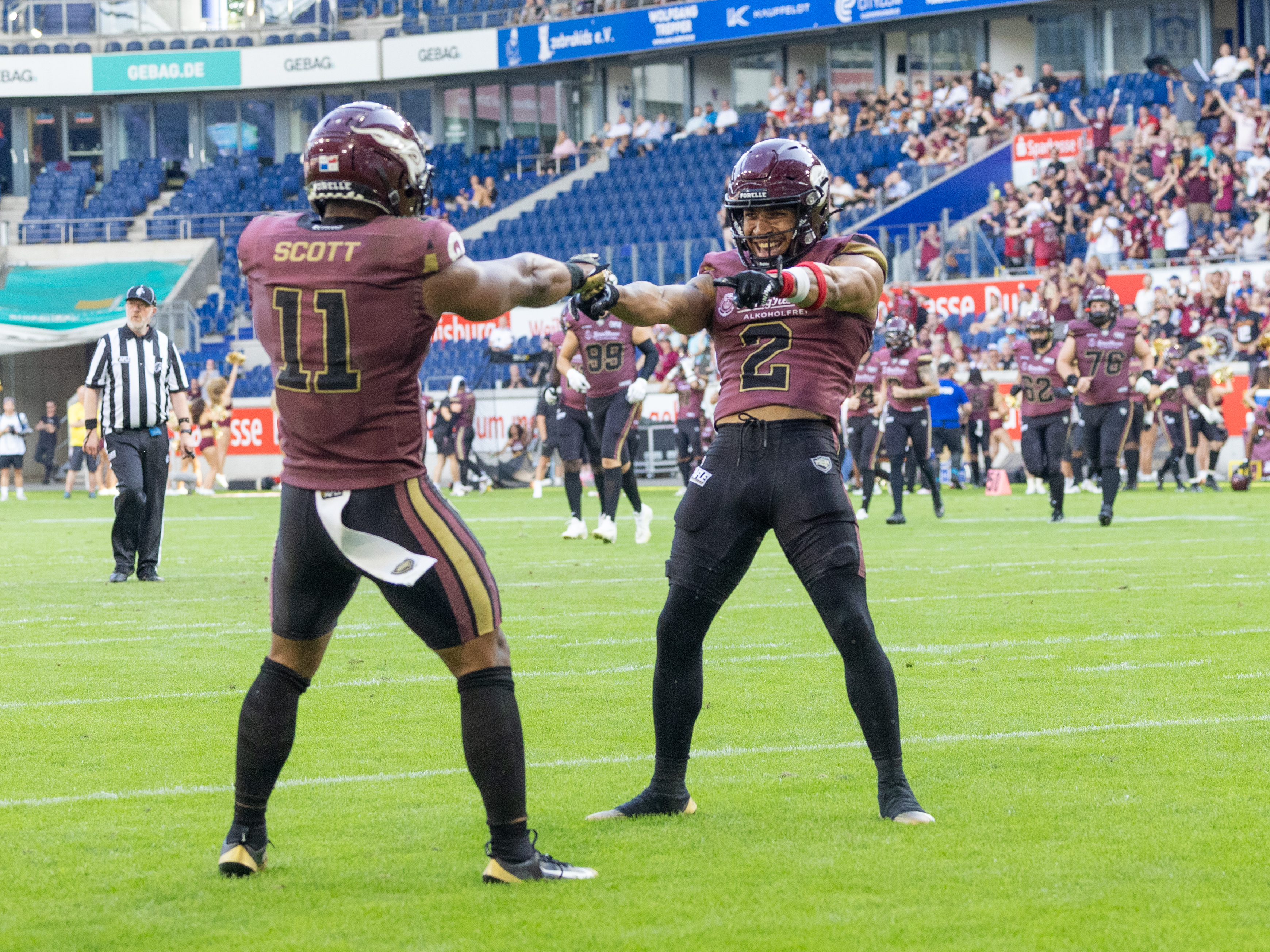 #2 Joshua Scott (Wide Receiver) – Rhein Fire and #11 Jonathan Scott (Running Back) – Rhein Fire touchdown celebration