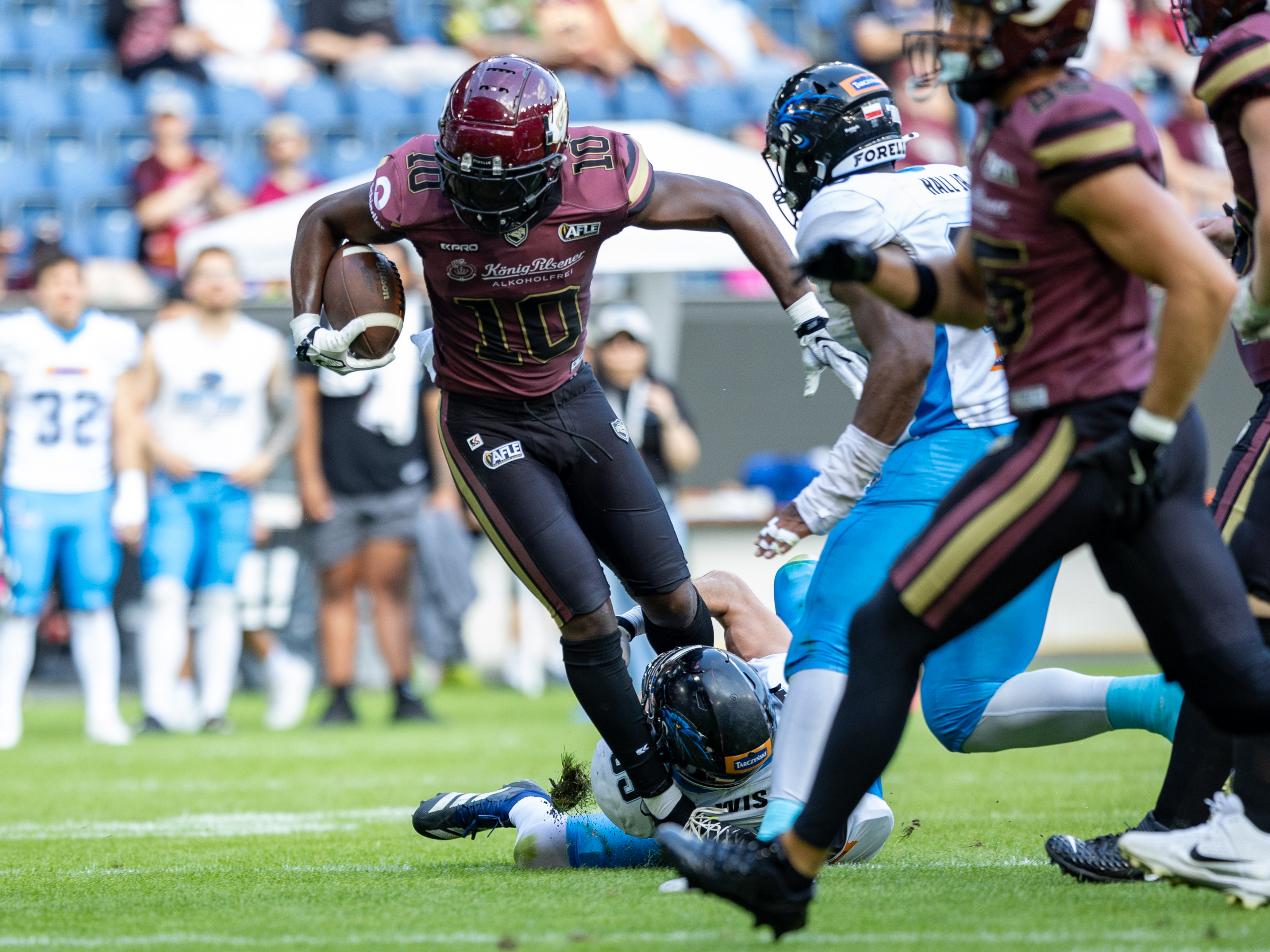 Tackle #10 Harlan Kwofie (Wide Receiver) – Rhein Fire