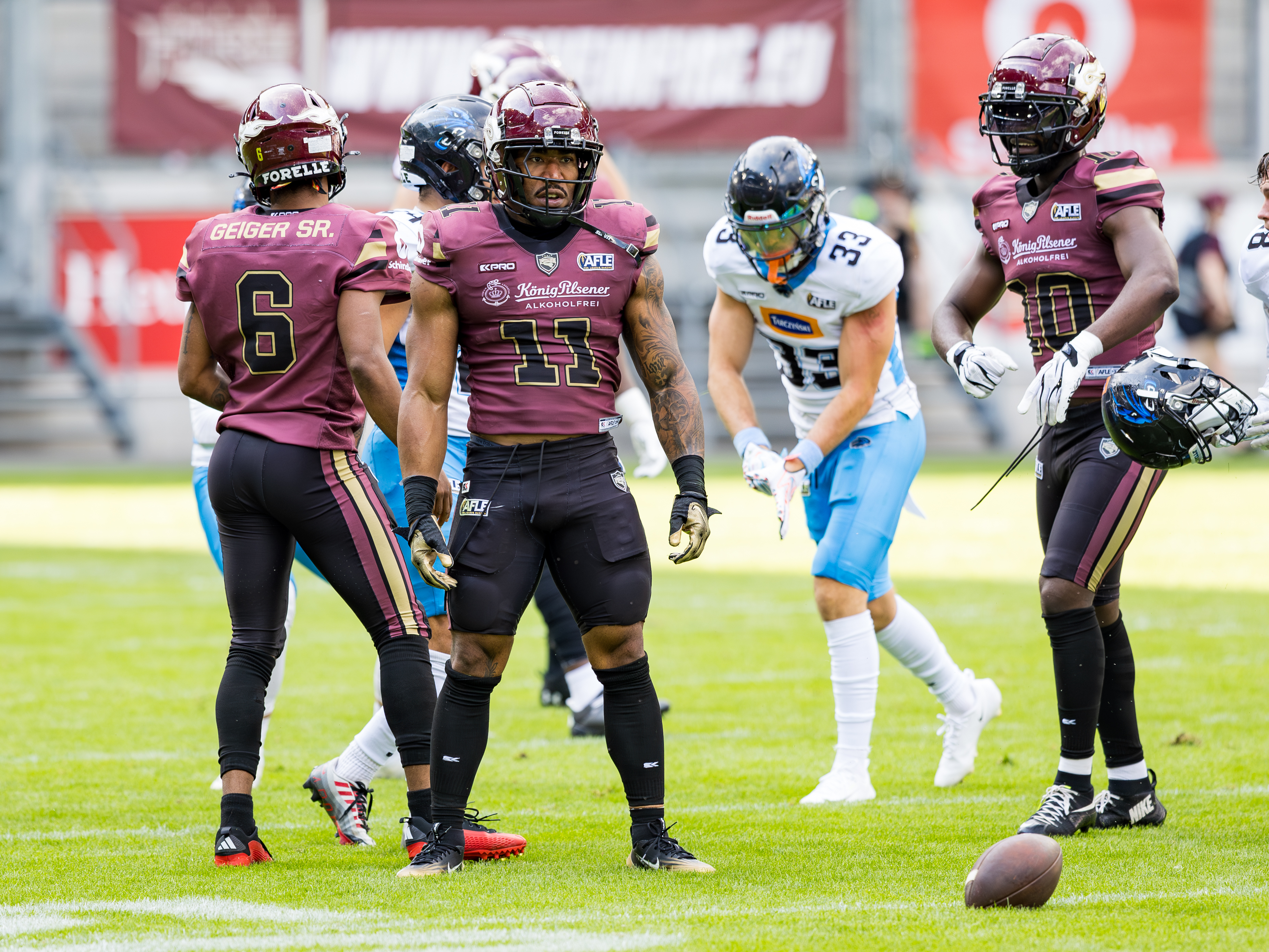 #11 Jonathan Scott (Running Back) – Rhein Fire frist Down.