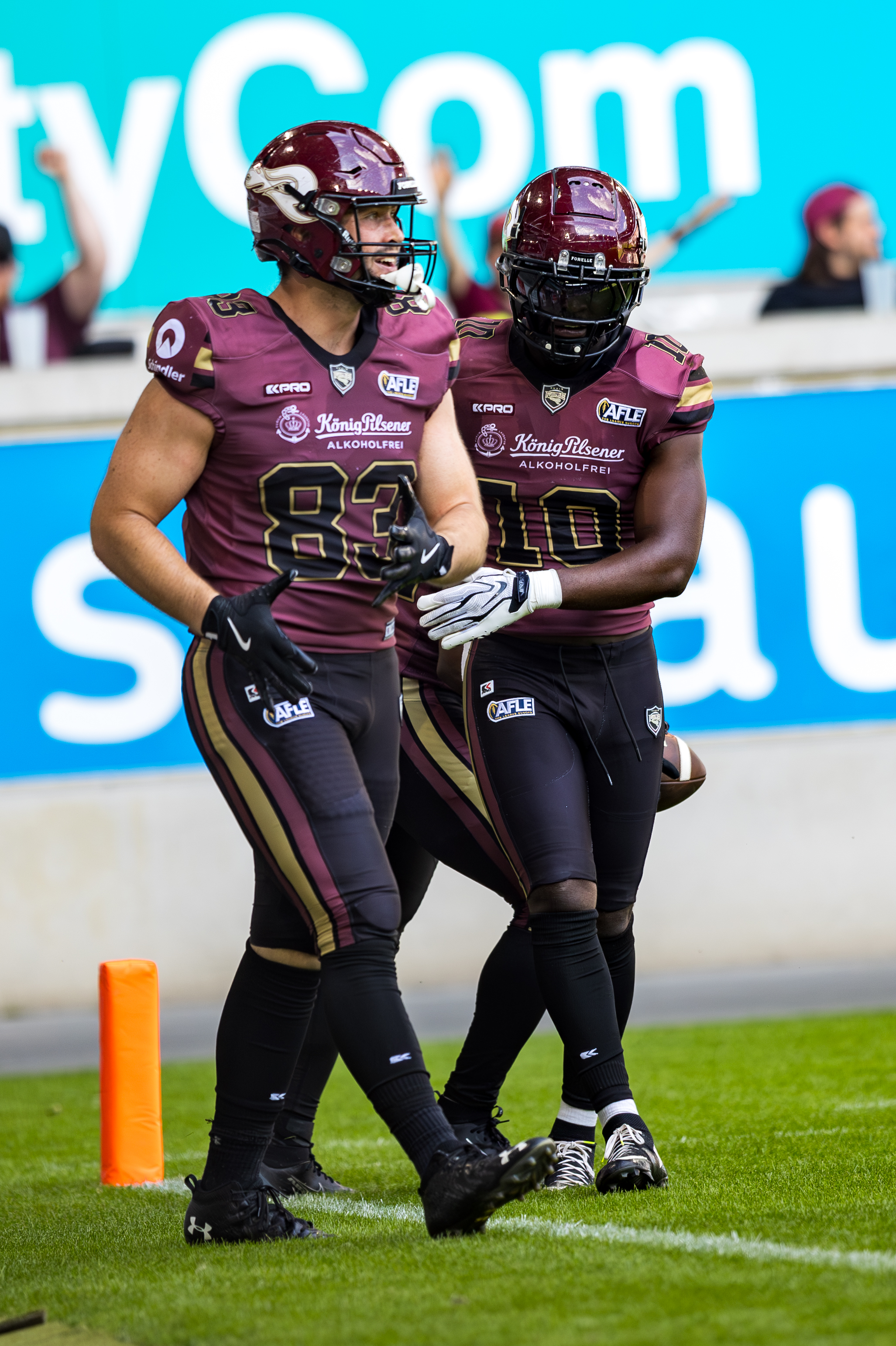 #10 Harlan Kwofie (Wide Receiver) – Rhein Fire and #83 Christopher Mielke (Tight End) – Rhein Fire after touchdown.