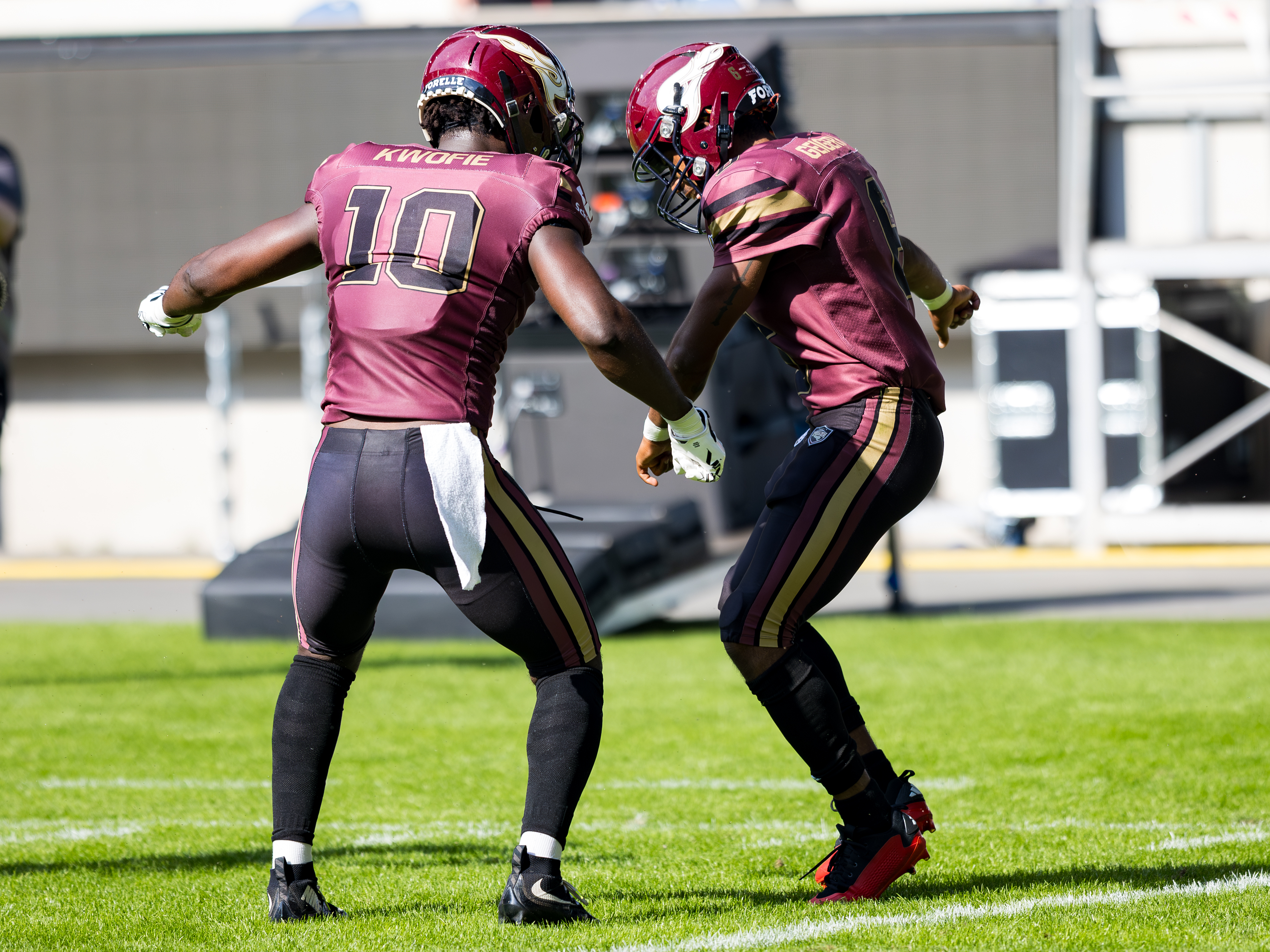 #6 Kaylon Geiger (Wide Receiver) – Rhein Fire and #10 Harlan Kwofie (Wide Receiver) – Rhein Fire touchdown celebration.