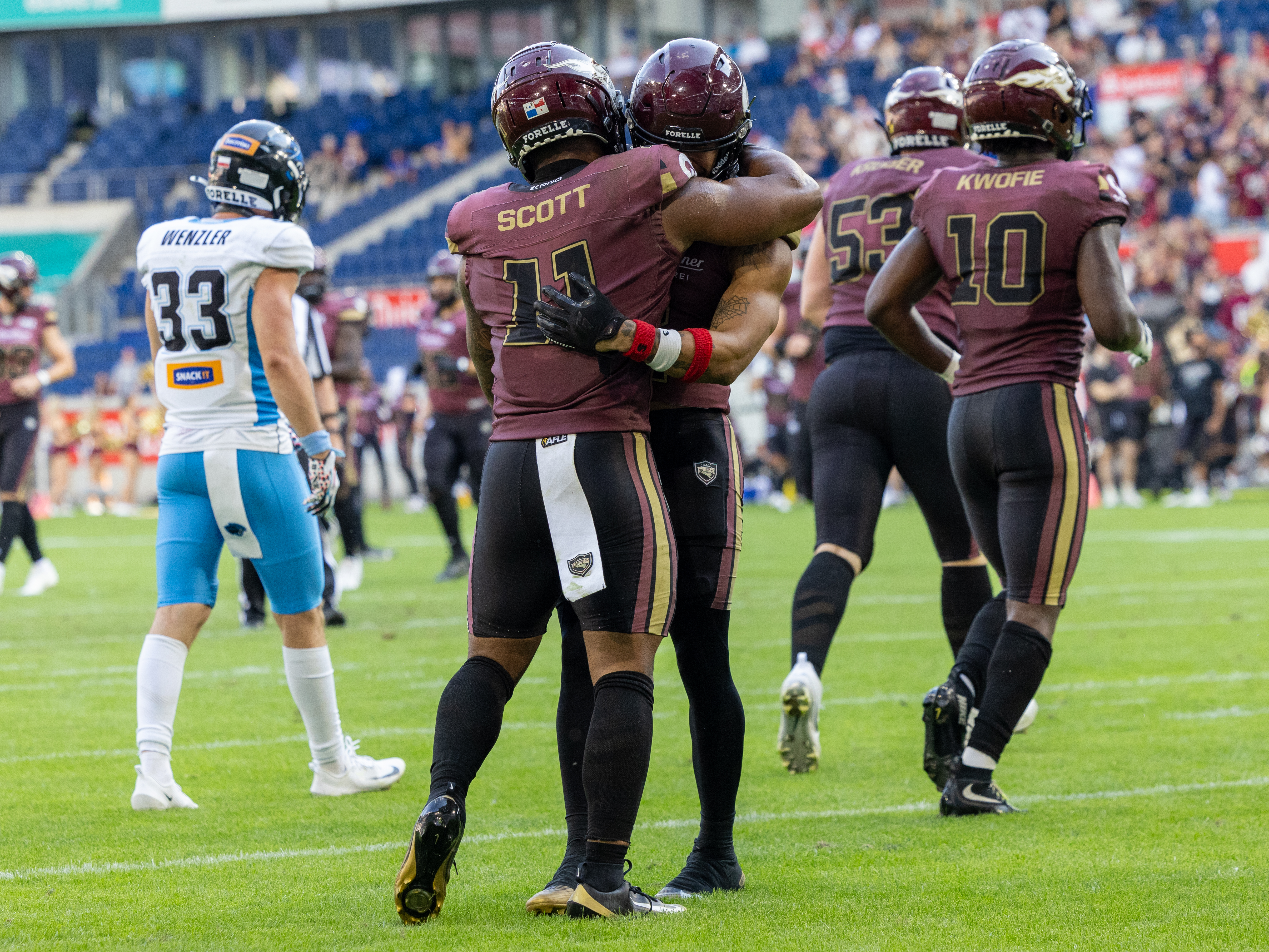 #2 Joshua Scott (Wide Receiver) – Rhein Fire and #11 Jonathan Scott (Running Back) – Rhein Fire touchdown celebration