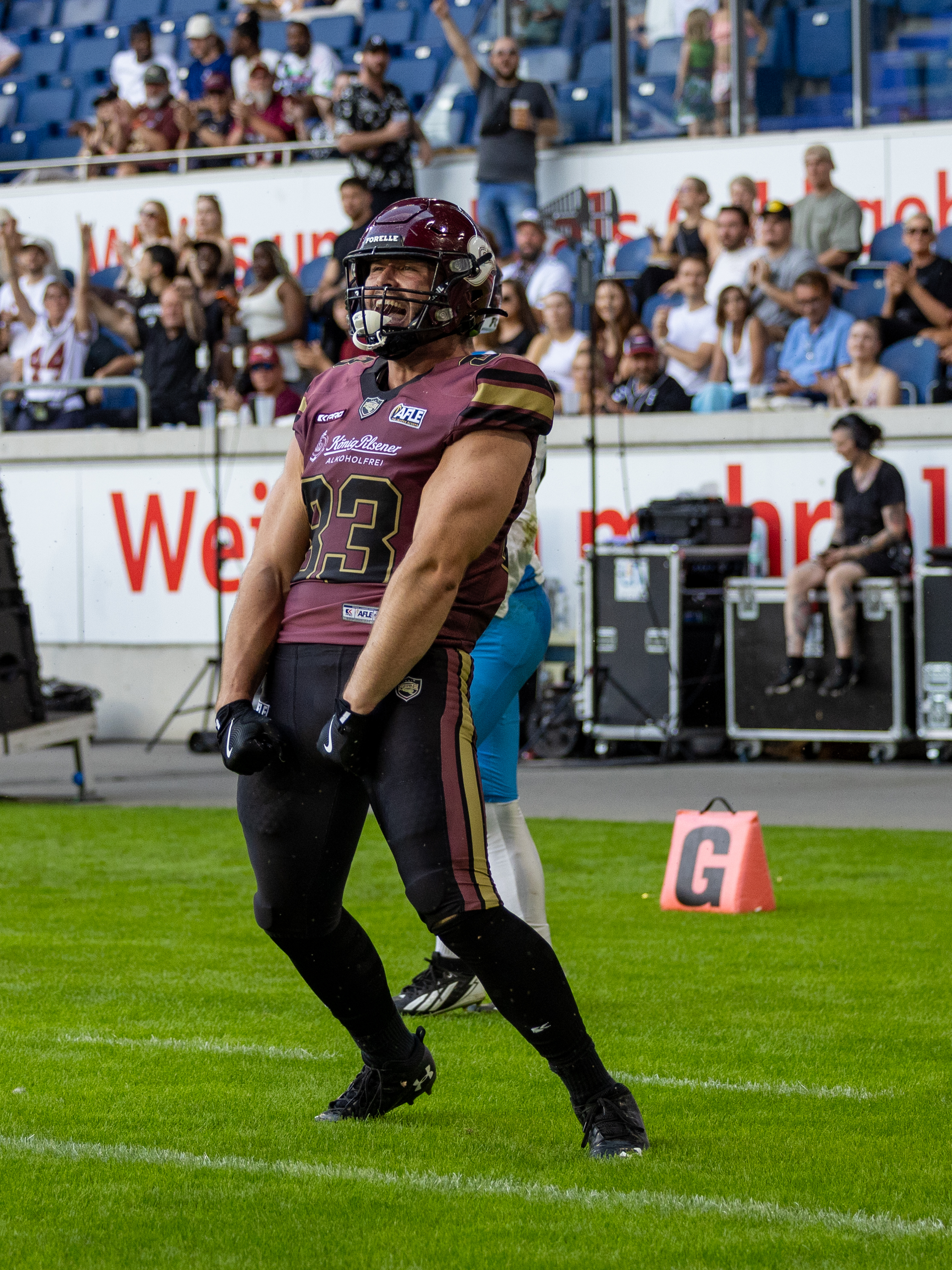 #33 Sebastian van Santen (Kicker) – Rhein Fire and #85 Tim Sauerland (Tight End) – Rhein Fire celebration