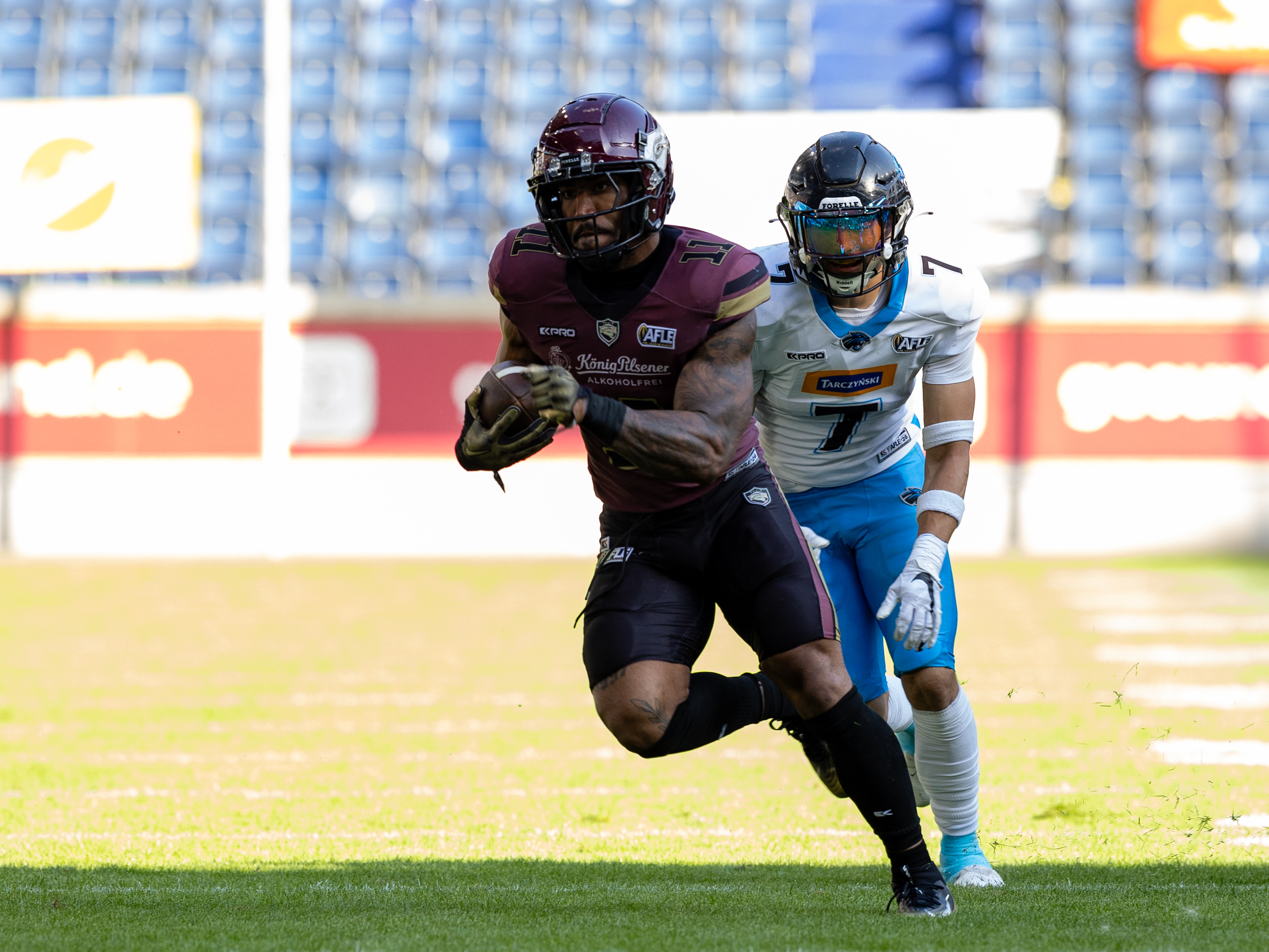 #7 Marko Vidačković ( Free Safety ) – Panthers Wroclaw follow #11 Jonathan Scott (Running Back) – Rhein Fire