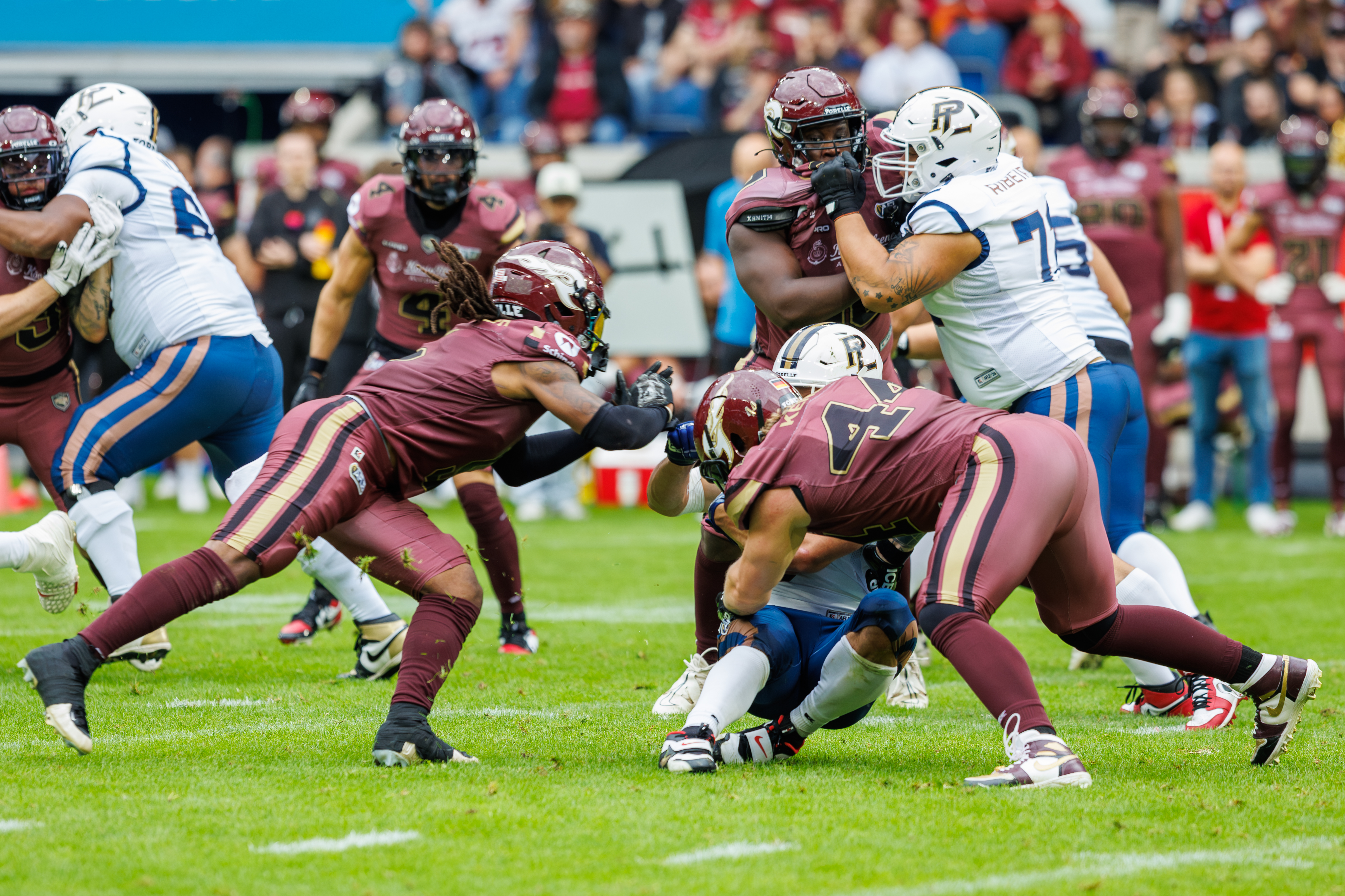 #44 Marius Kensy (Linebacker) – Rhein Fire and #5 Nazir Streater (Defensive Back) – Rhein Fire tackle #8 Armand Soulerot (Running Back) – Paris Lights