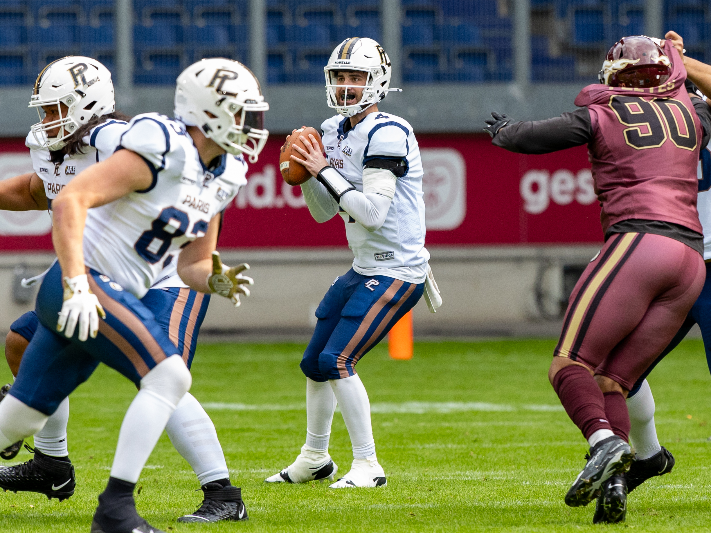 #4 Evan Hillock (Quarterback) – Paris Lights search a target Rhein Fire vs Paris Lights, American Football, American Football League Europe, WEEK 4, 2026, 13.06.2026,