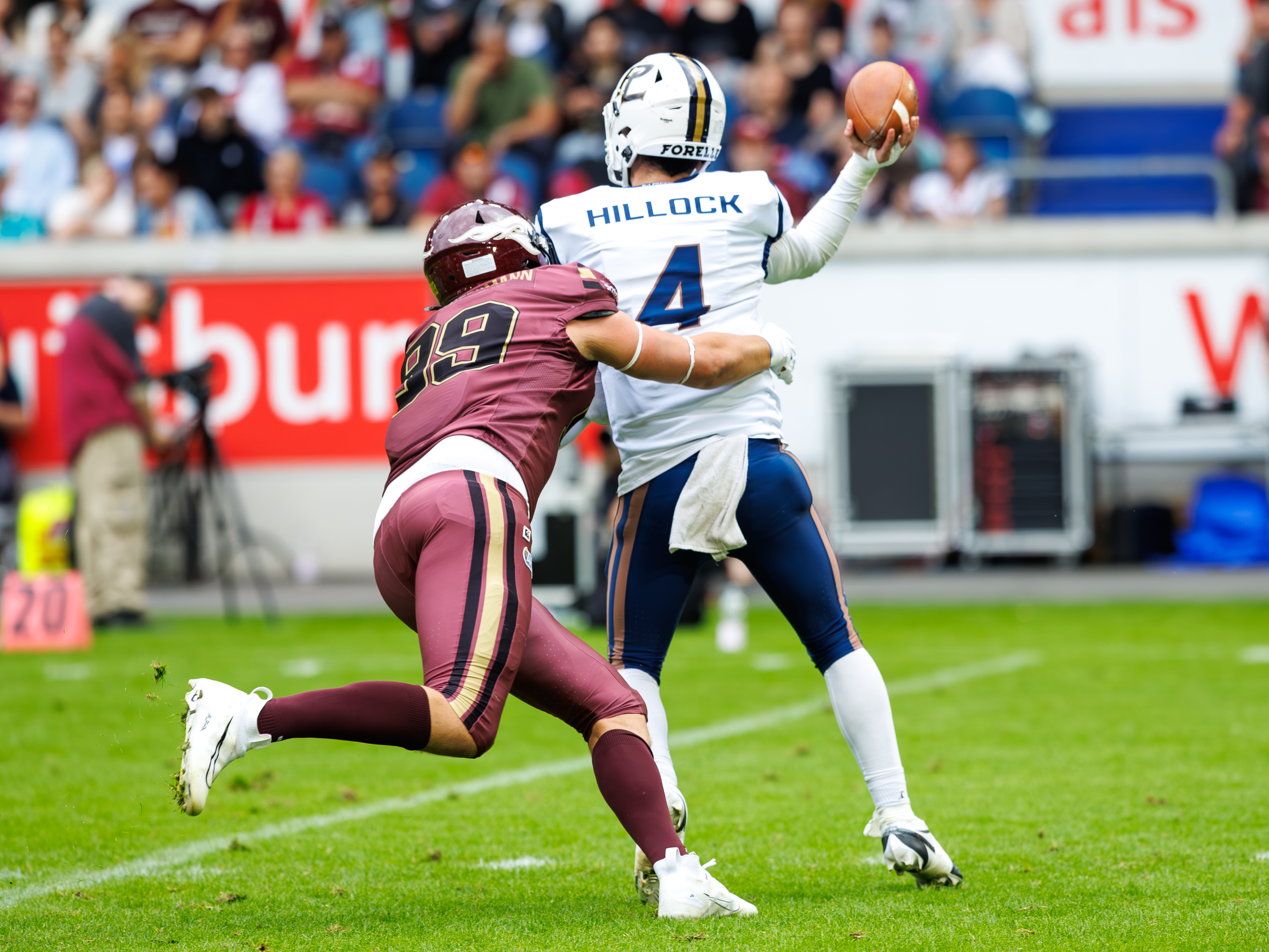 #99 Aaron Große Kleimann (Defensive Line) – Rhein Fire tackle #4 Evan Hillock (Quarterback) – Paris Lights