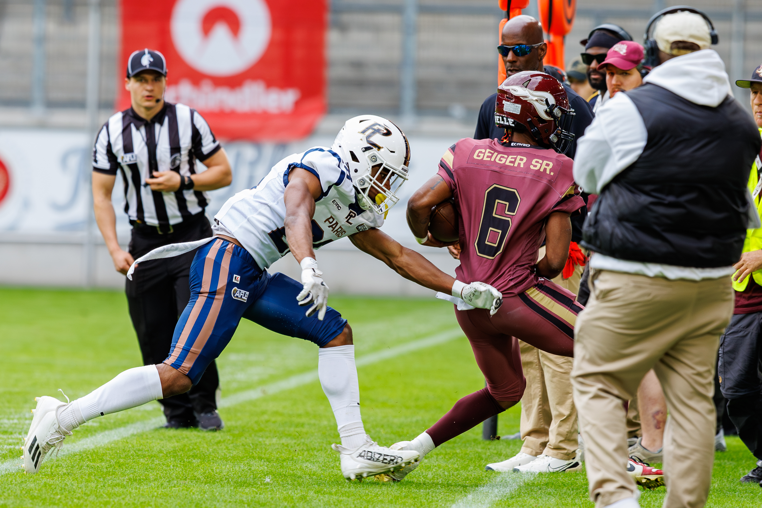 #24 Marciano Rodrigues (Strong Safty) – Paris Lights tackle out the field #6 Kaylon Geiger (Wide Receiver) – Rhein Fire