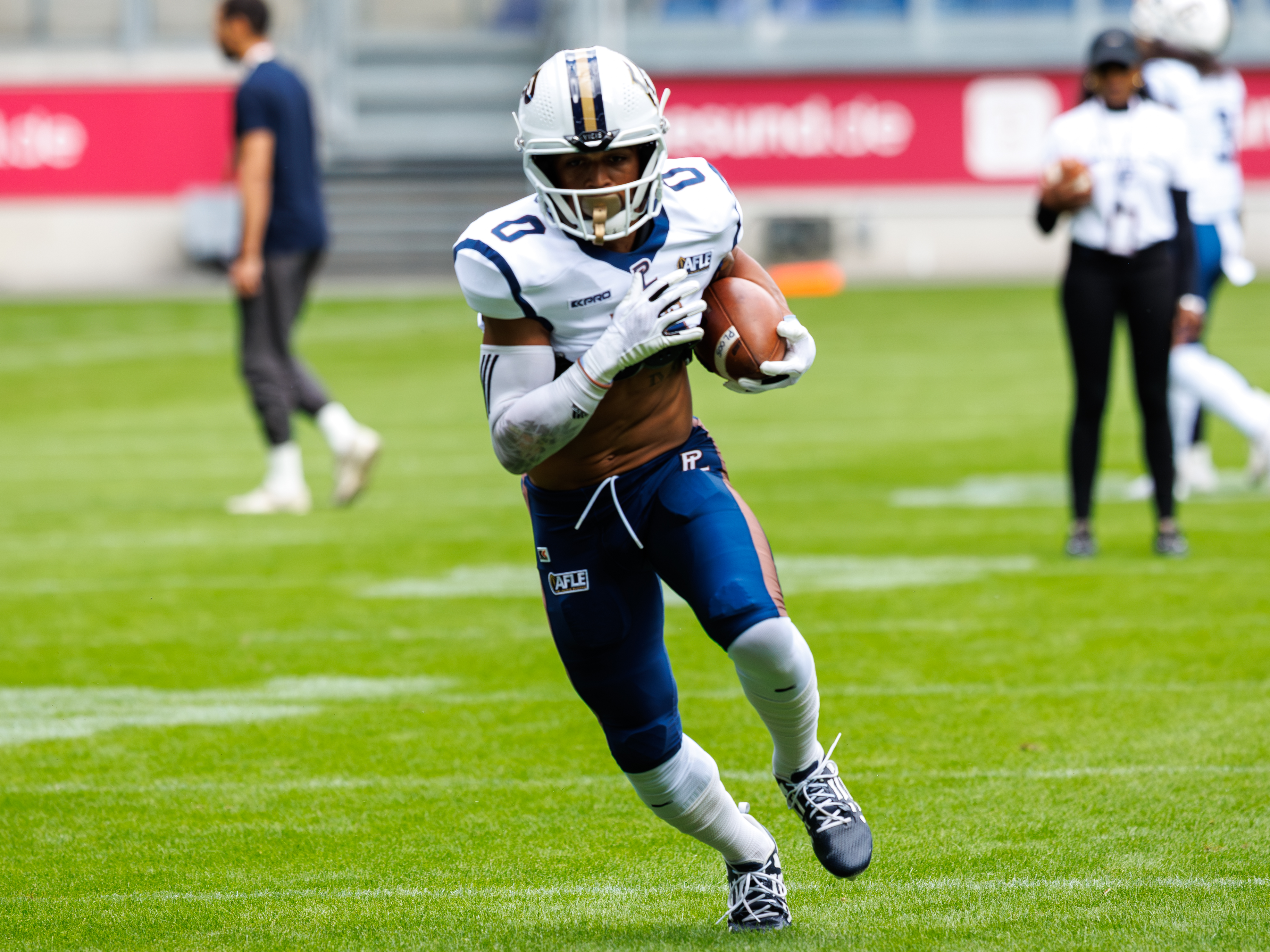 Warmup #00 James Brania-Hopp (Wide Receiver) – Paris Lights