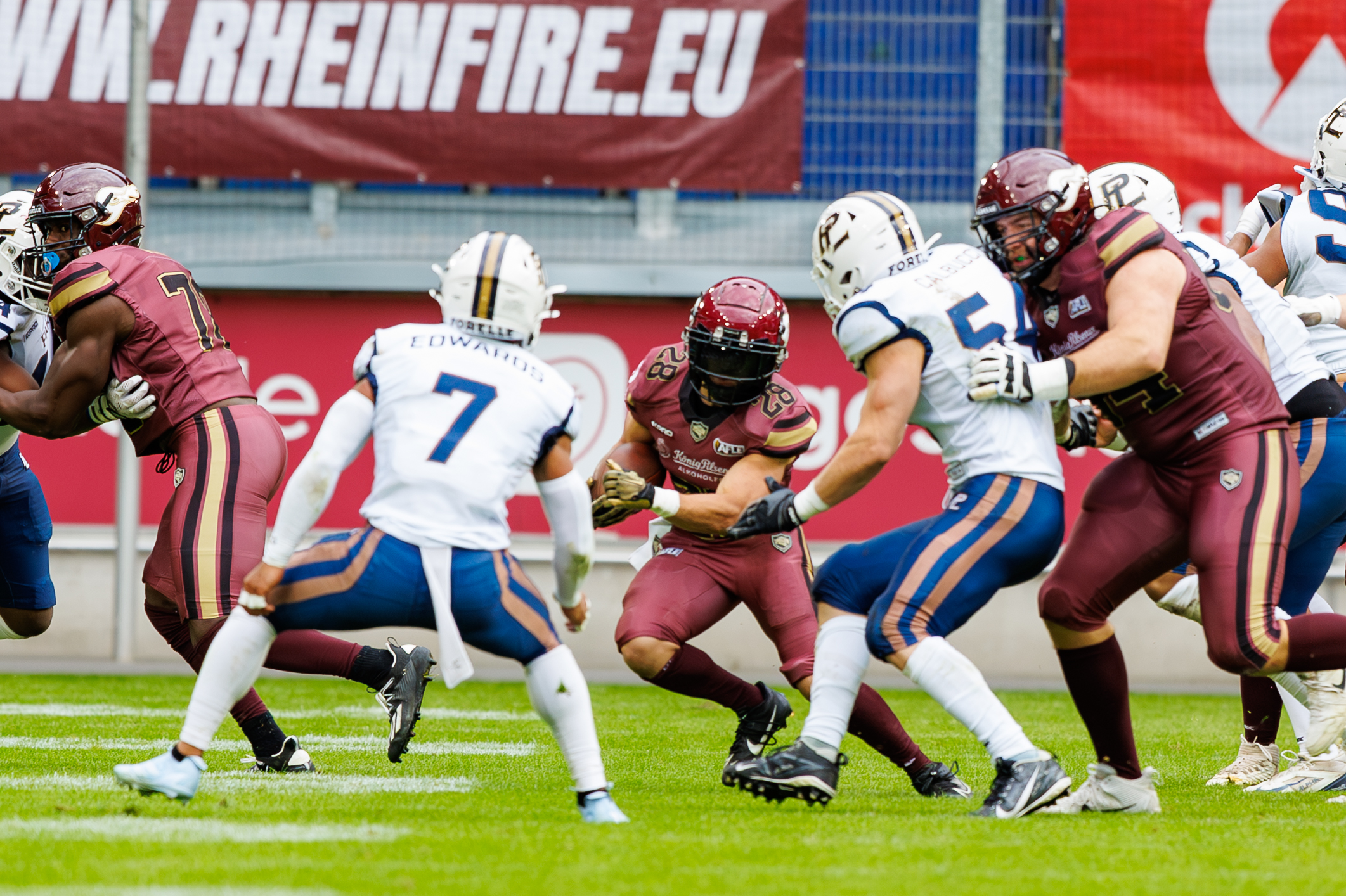 #28 TJ Alexander (Running Back) – Rhein Fire seach a gab for running with the ball.