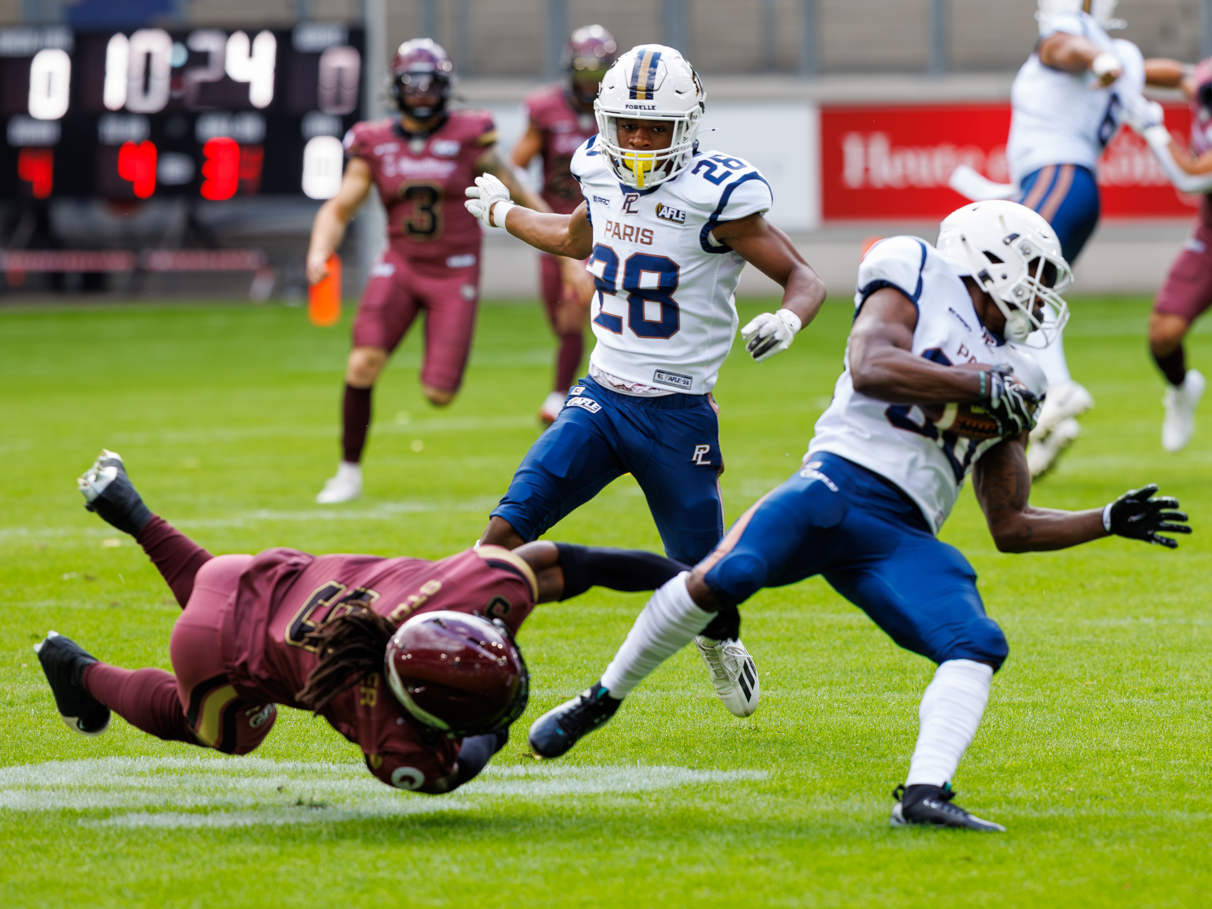 #5 Nazir Streater (Defensive Back) – Rhein Fire tackle #80 Timothe Labarriere (Wide Receiver) – Paris Lights