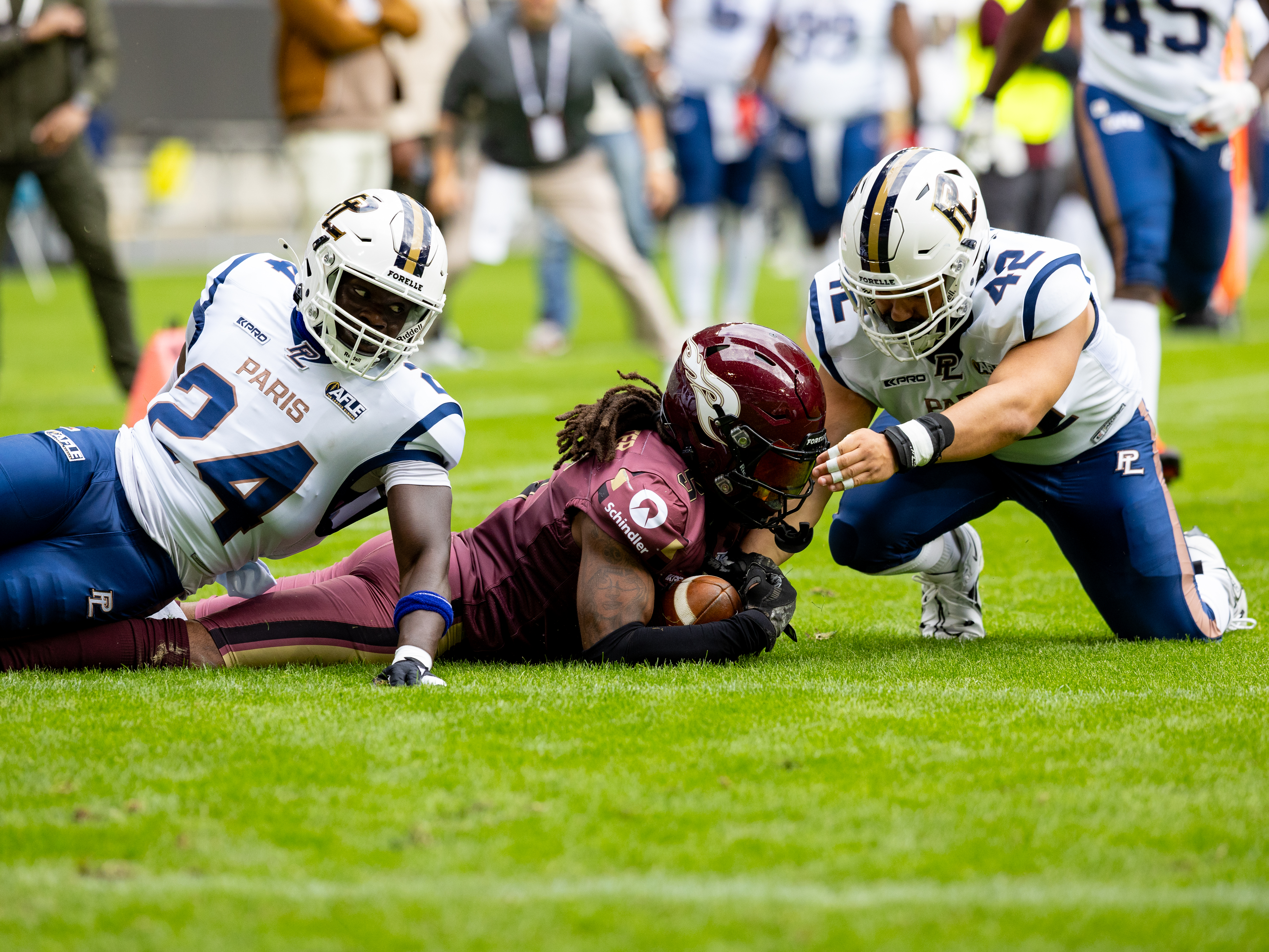 #24 Marciano Rodrigues (Strong Safty) – Paris Lights and #42 Adam Belarbi (Linebacker) – Paris Lights tackle after the return #5 Nazir Streater (Defensive Back) – Rhein Fire