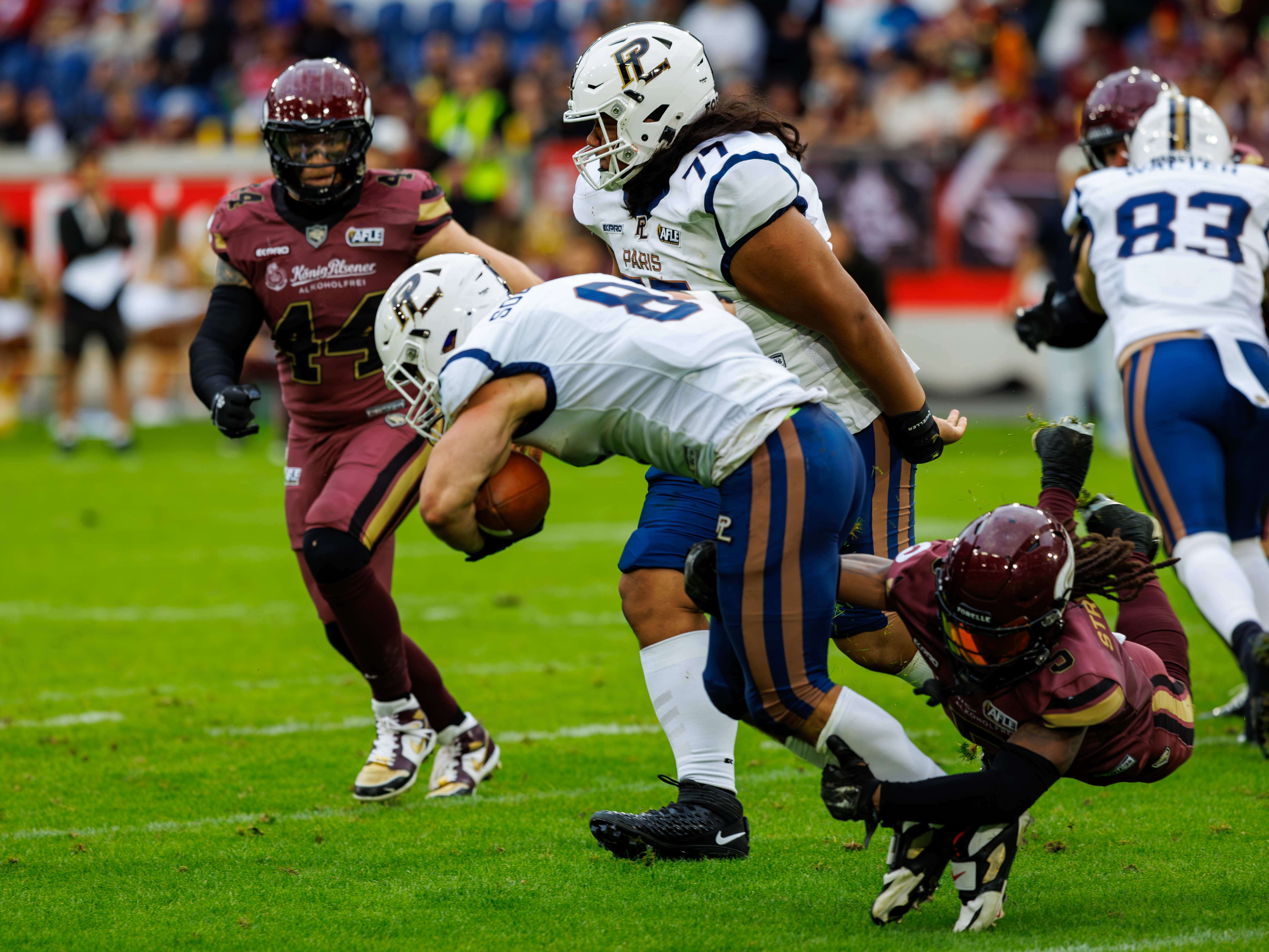 #5 Nazir Streater (Defensive Back) – Rhein Fire tackle #8 Armand Soulerot (Running Back) – Paris Lights