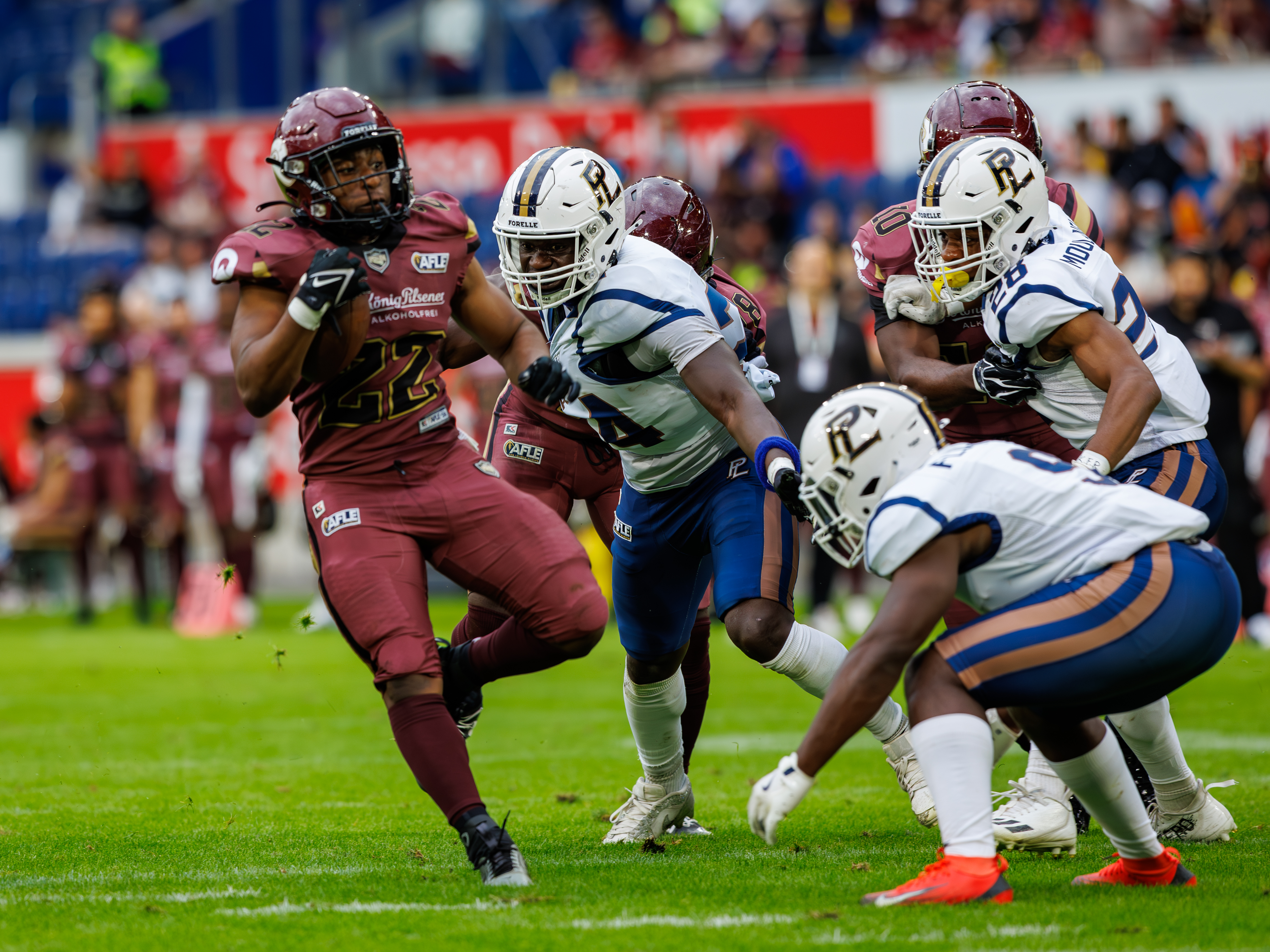 #22 Marvellous Imade (Running Back) – Rhein Fire run with the ball