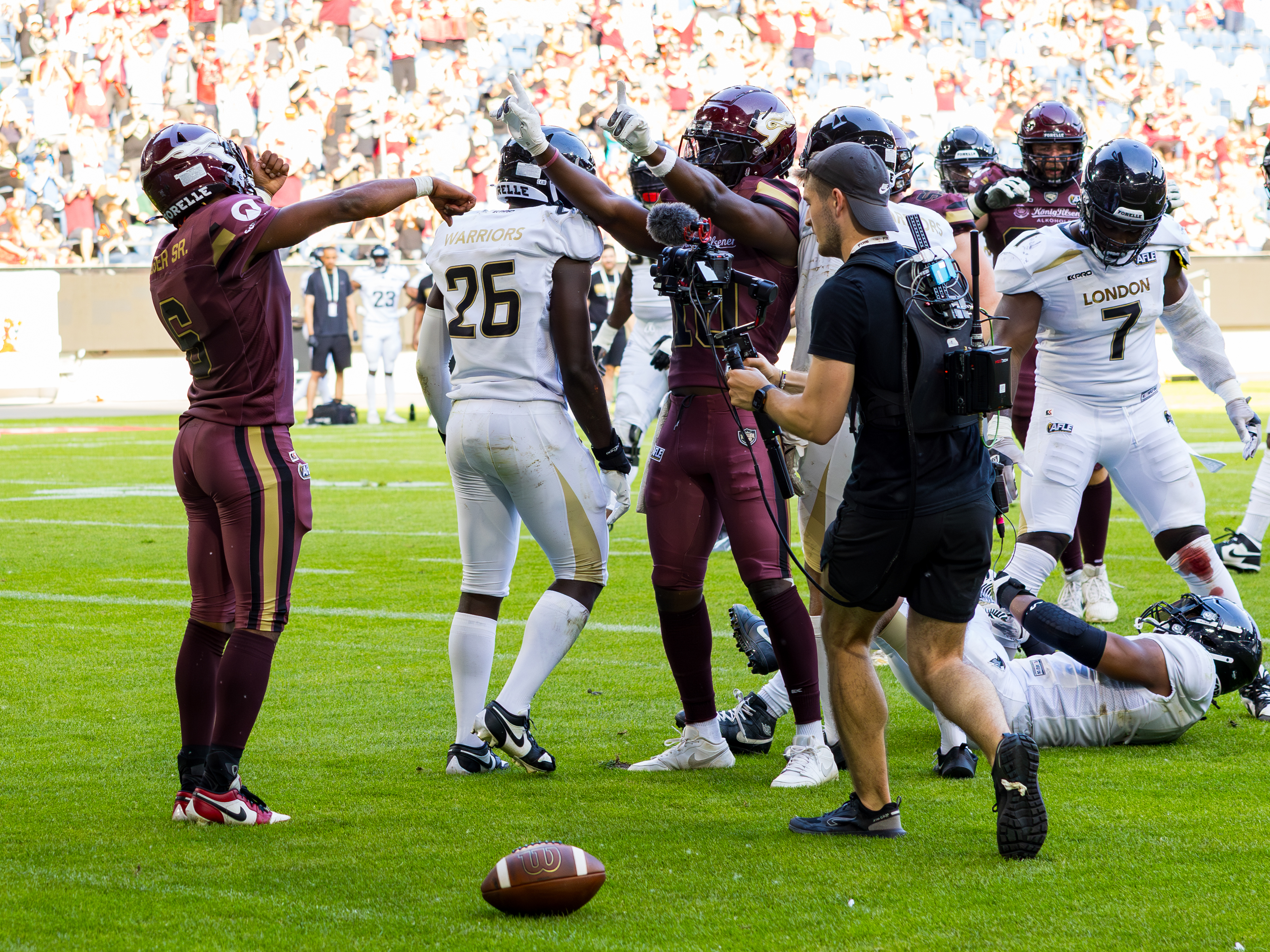#10 Harlan Kwofie (Wide Receiver) – Rhein Fire and #6 Kaylon Geiger (Wide Receiver) – Rhein Fire touchdown celebration