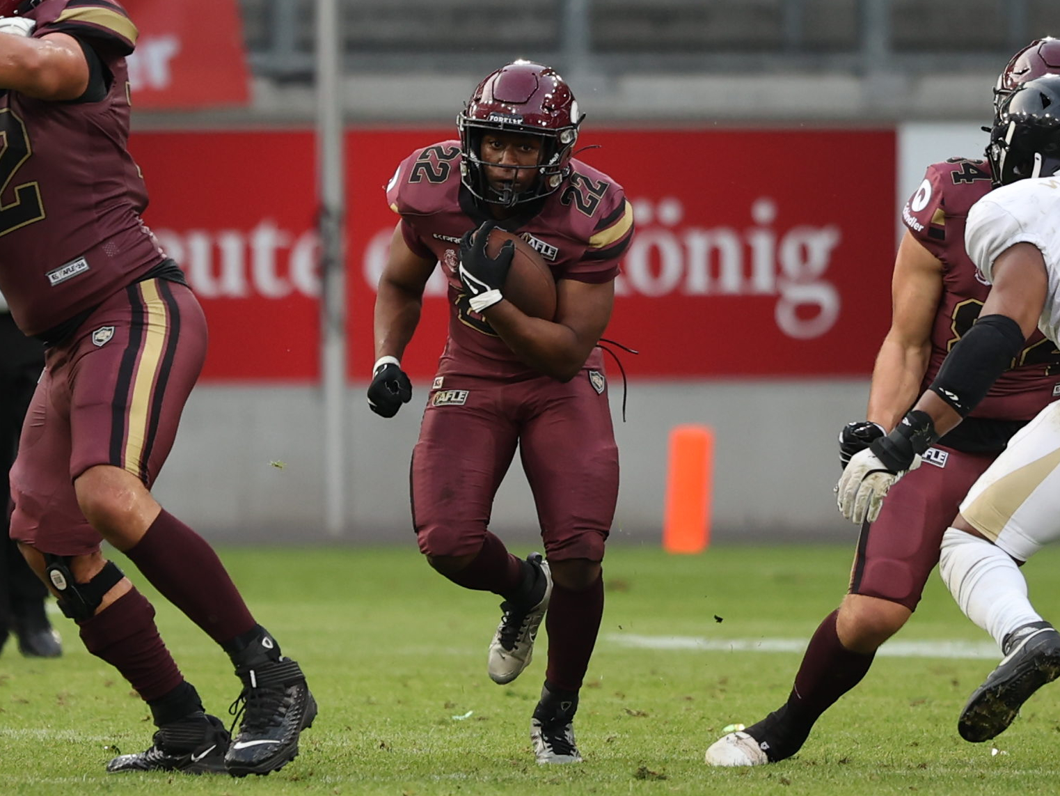 Run from #22 Marvellous Imade (Running Back) – Rhein Fire
