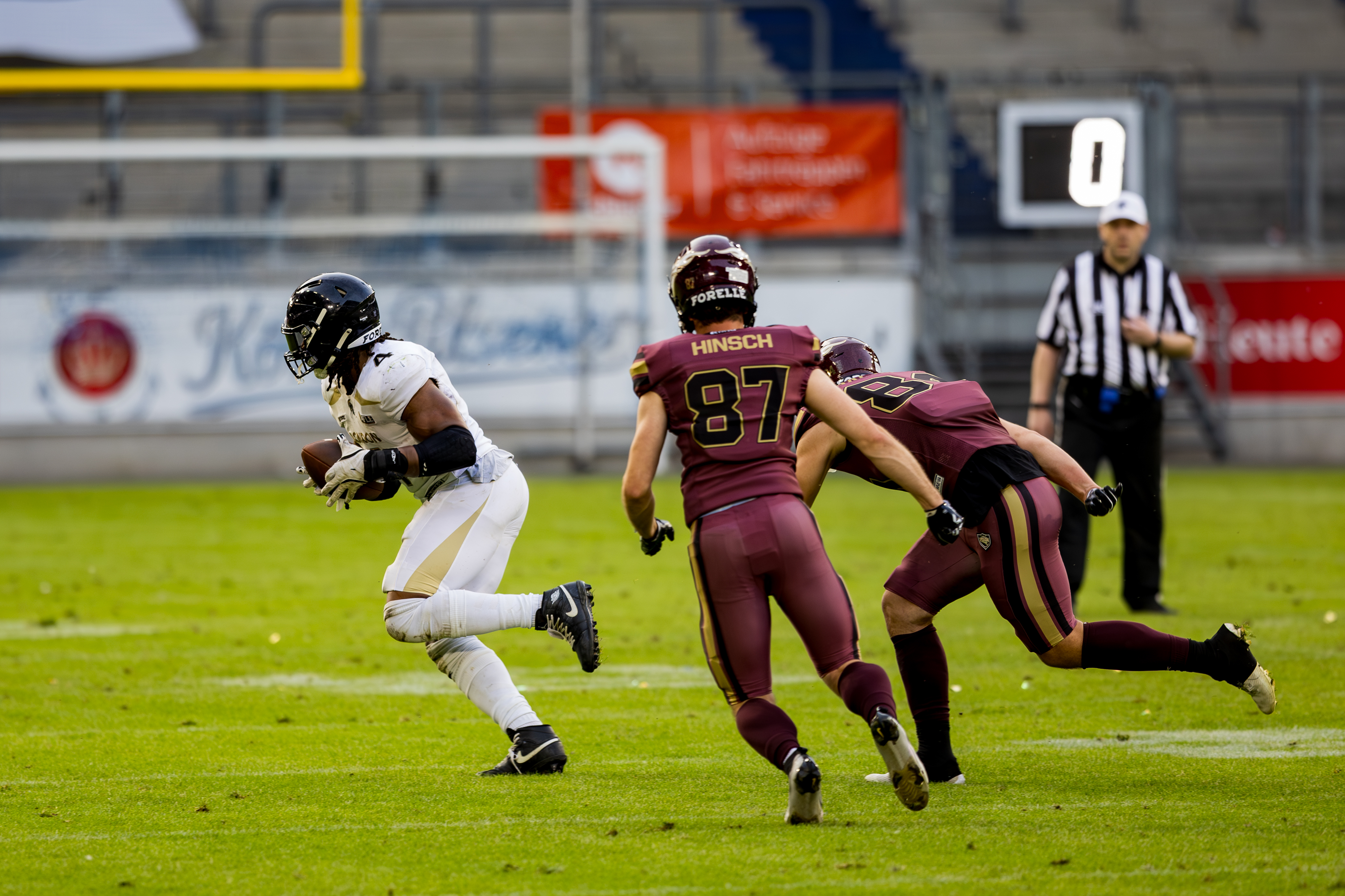 #4 Emmanuelle Falola (Middle Linebacker) – London Warriors catch the fumble.