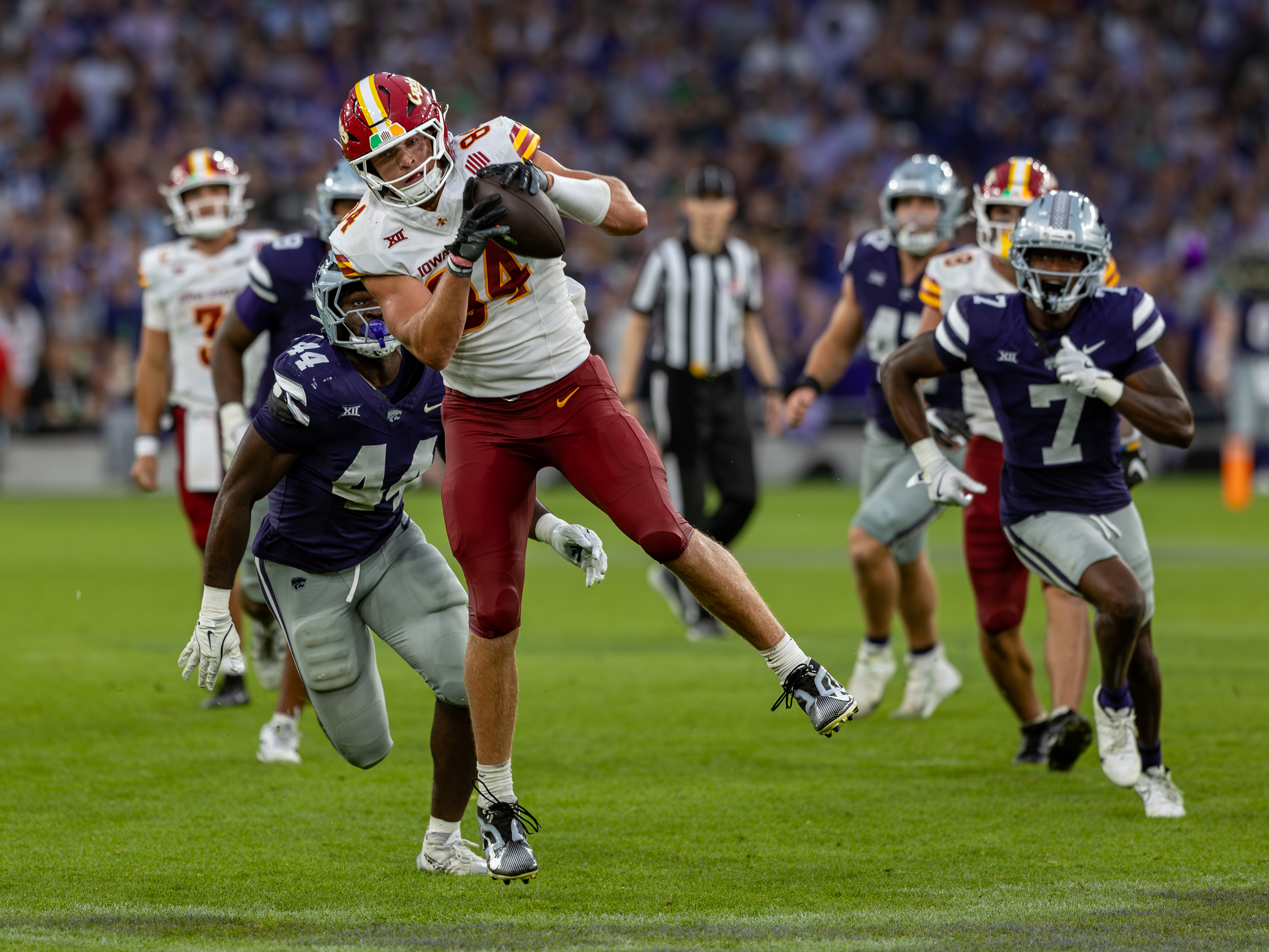 #84 Gabe Burkle (TE) Iowa State Cyclon jump for a catch Iowa State vs K-State, American Football, NCAA College Football, Week 1, 2025, 23.08.2025,