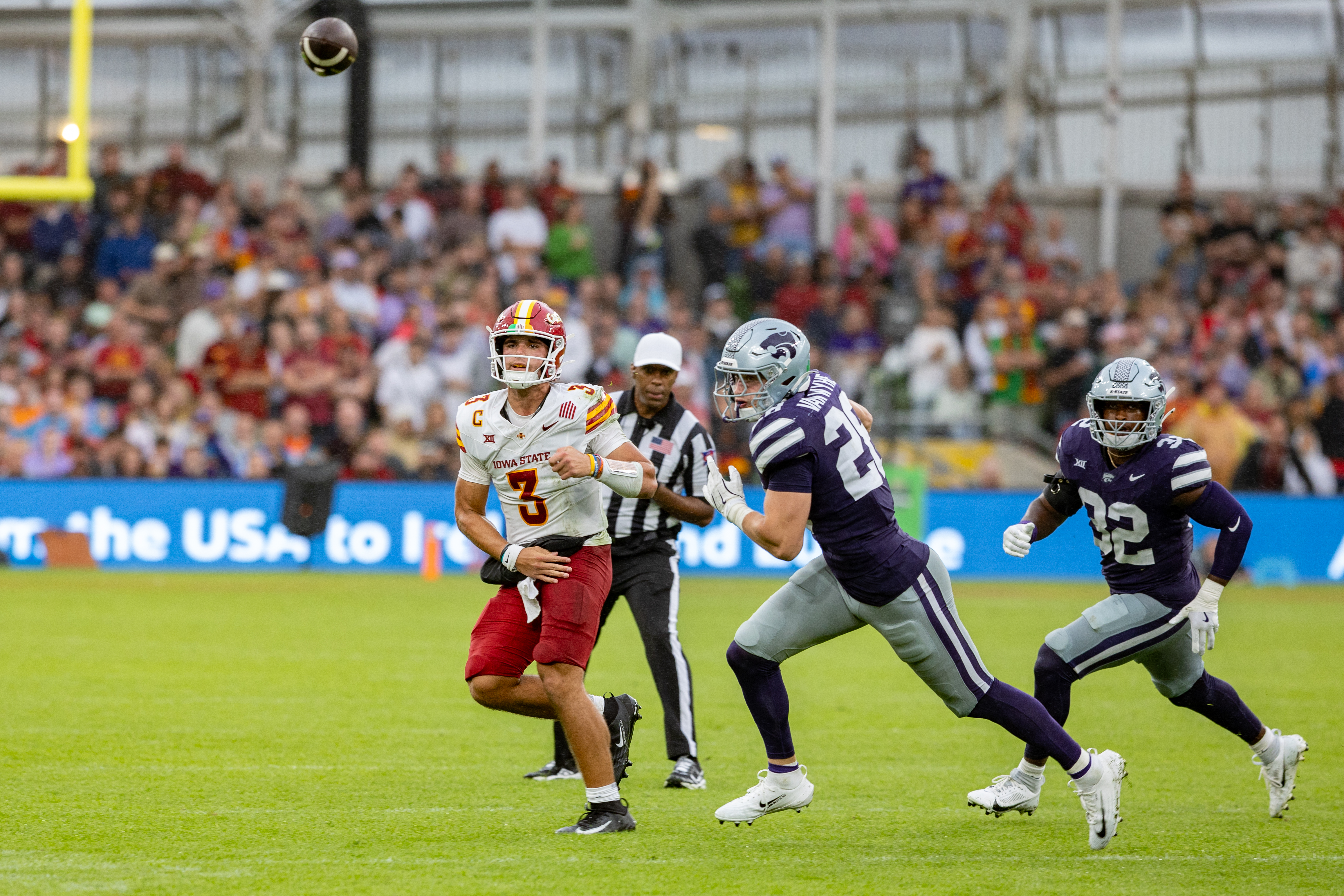#3 Rocco Becht (QB) Iowa State Cyclones passing the ball Iowa State vs K-State, American Football, NCAA College Football, Week 1, 2025, 23.08.2025,