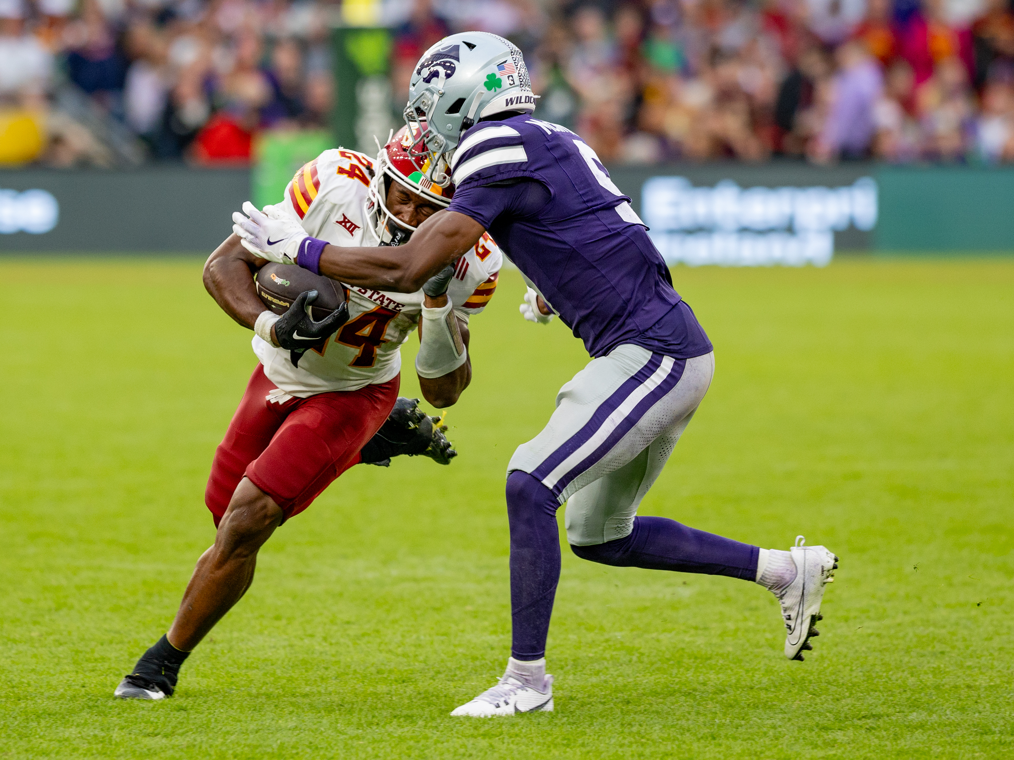 #9 Donovan McIntosh (CB) Kansas State Wildcats tackle #24 Abu Sama III (RB) Iowa State Cyclon Iowa State vs K-State, American Football, NCAA College Football, Week 1, 2025, 23.08.2025,