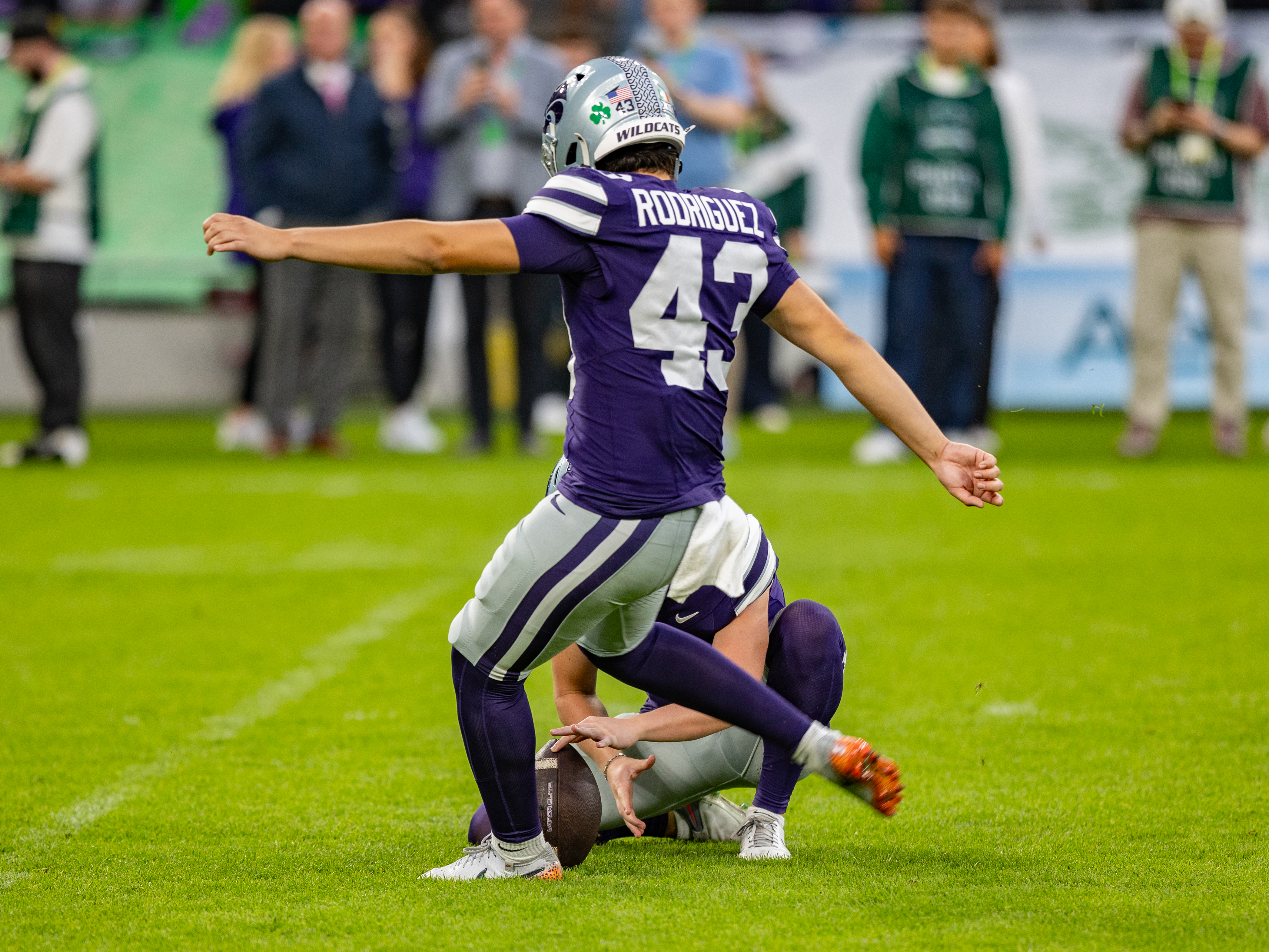 #43 Luis Rodriguez (K) Kansas State Wildcats a flied gaol attempt Iowa State vs K-State, American Football, NCAA College Football, Week 1, 2025, 23.08.2025,