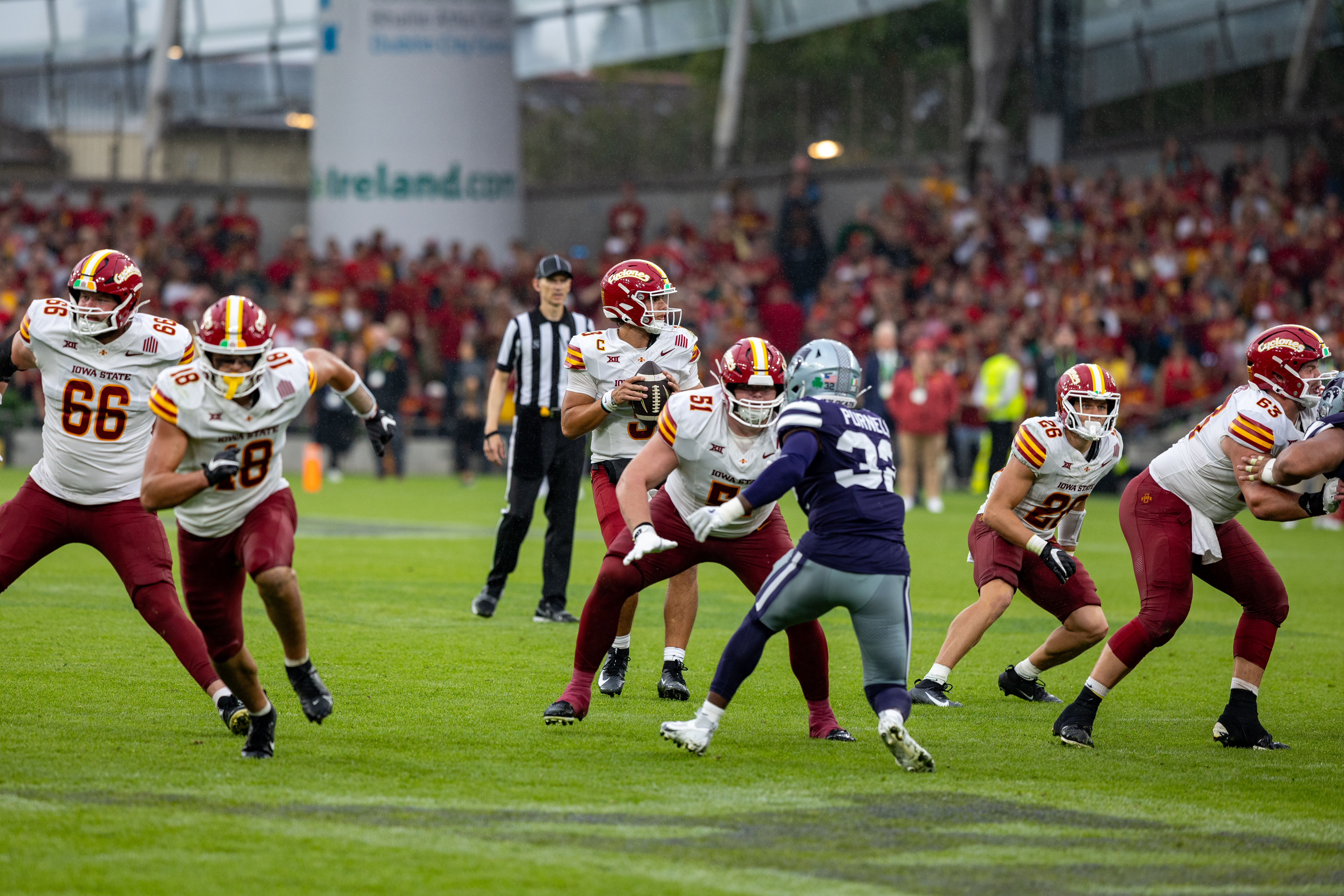 #3 Rocco Becht (QB) Iowa State Cyclones behind the line Iowa State vs K-State, American Football, NCAA College Football, Week 1, 2025, 23.08.2025,
