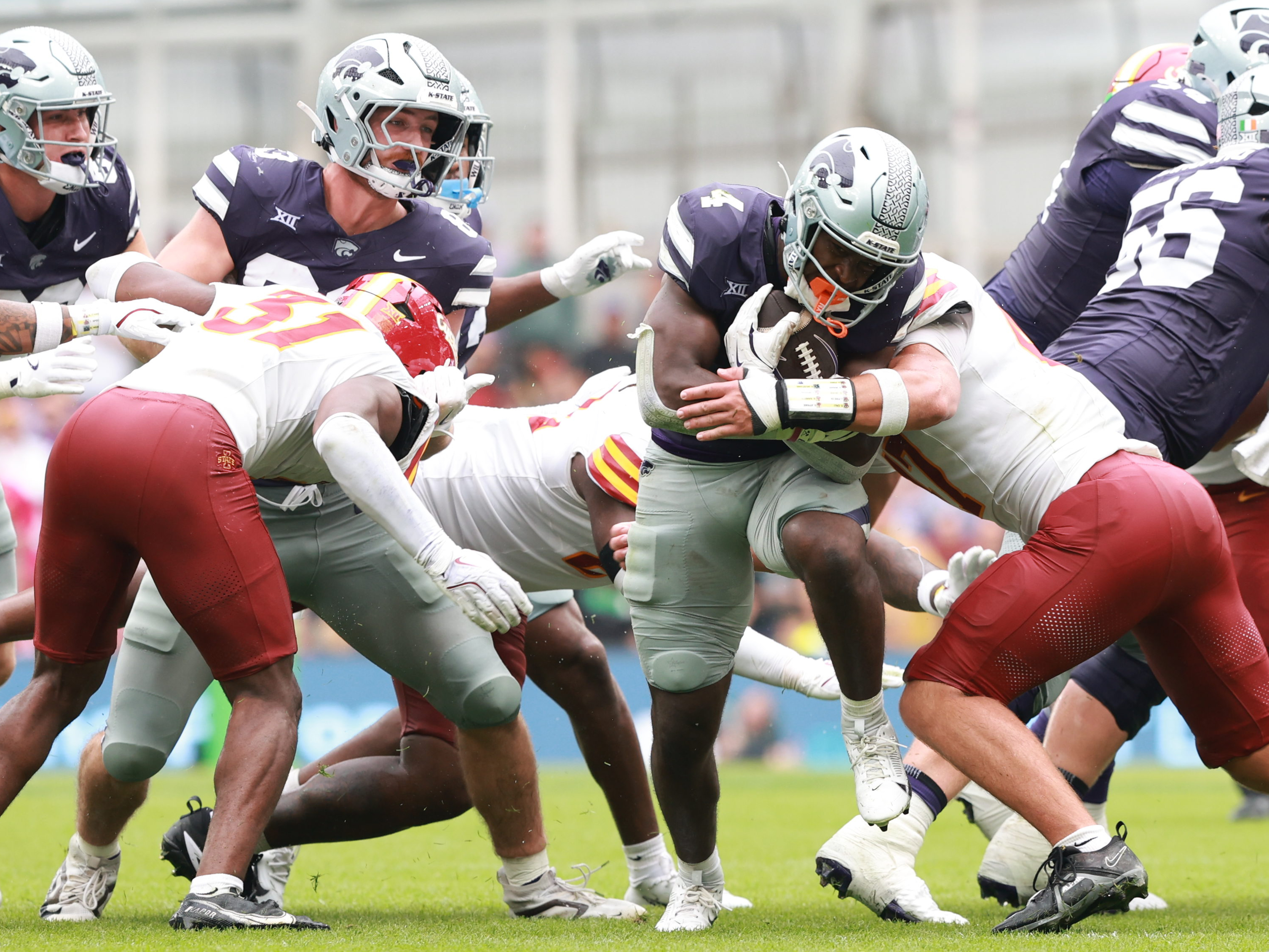 #4 Joe Jackson (RB) Kansas State Wildcats tackle from defense. Iowa State vs K-State, American Football, NCAA College Football, Week 1, 2025, 23.08.2025,