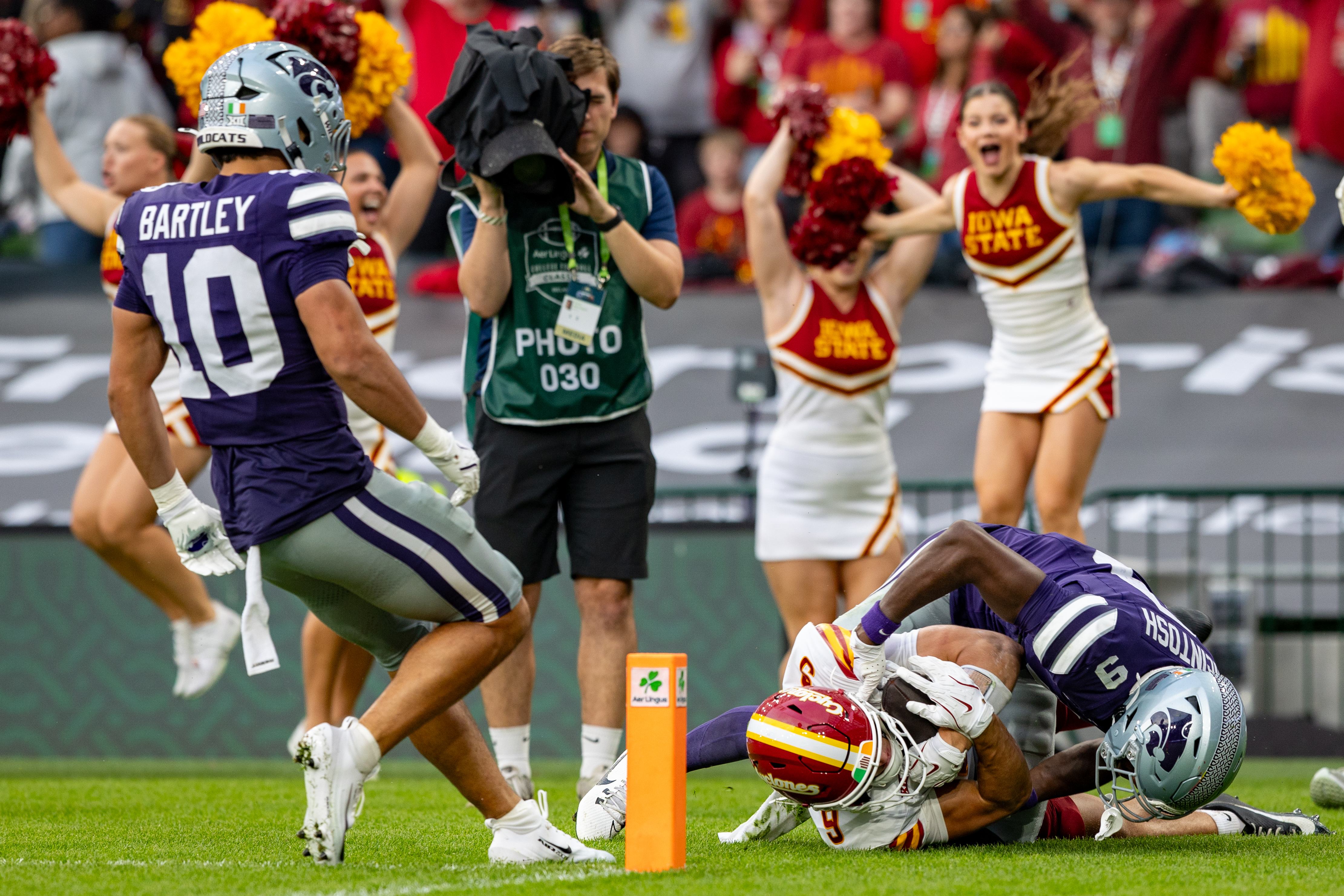 Touchdown #9 Brett Eskildsen (WR) Iowa State Cyclon. #9 Donovan McIntosh (CB) Kansas State Wildcats no chance to stop him. Iowa State vs K-State, American Football, NCAA College Football, Week 1, 2025, 23.08.2025,
