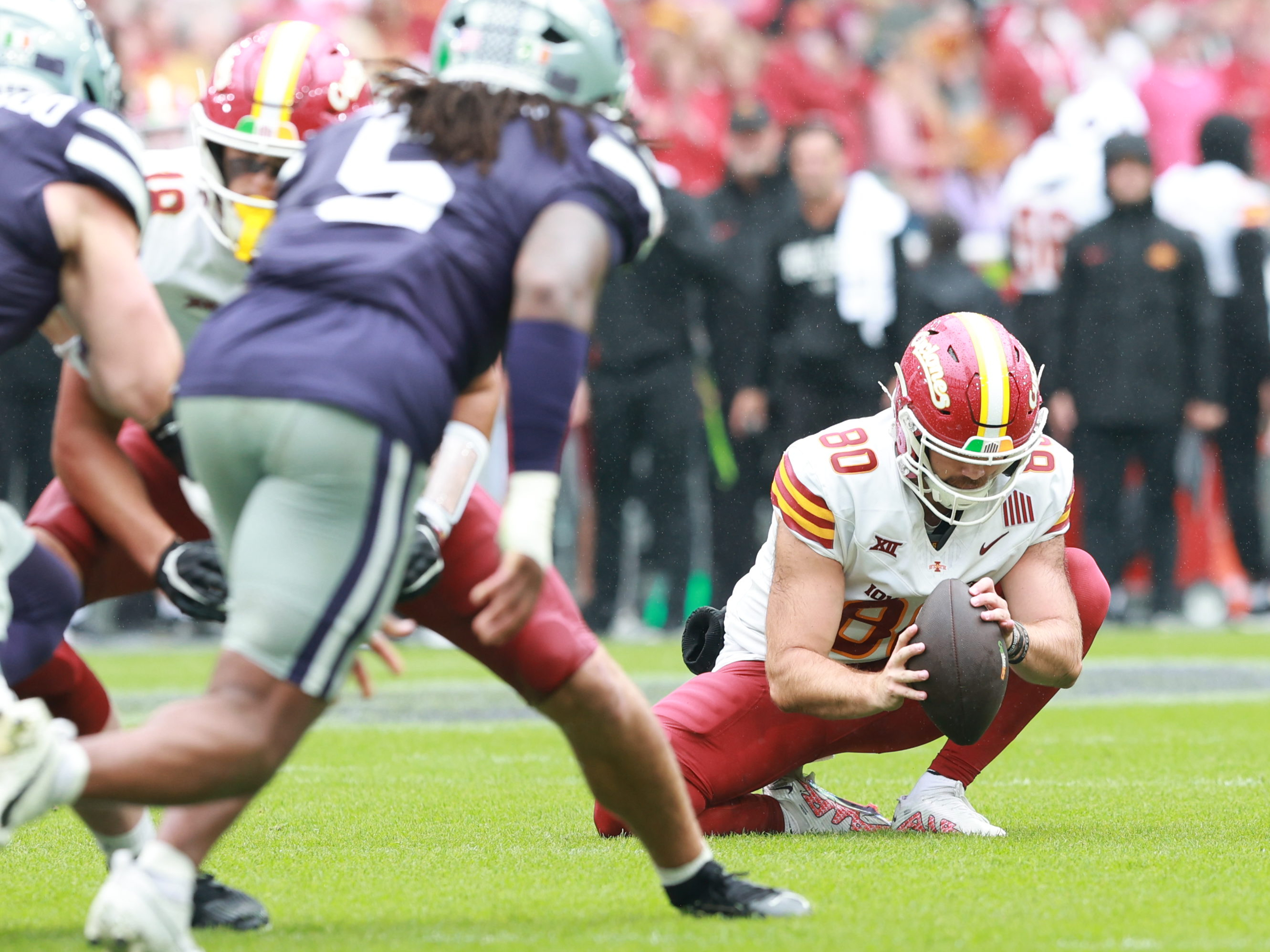 Punt Holder #80 Tyler Perkins (P) Iowa State Cyclon Iowa State vs K-State, American Football, NCAA College Football, Week 1, 2025, 23.08.2025,