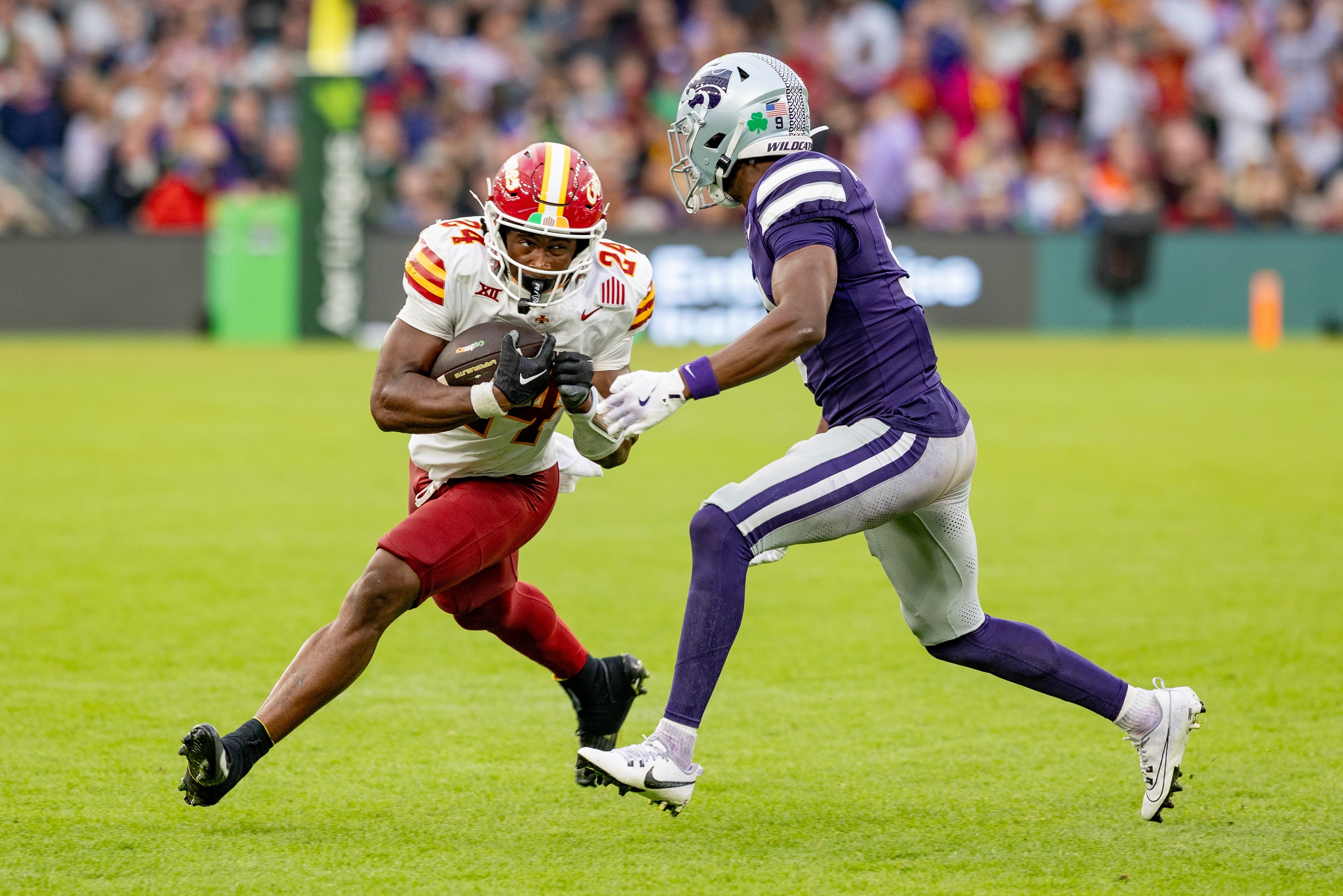 #9 Donovan McIntosh (CB) Kansas State Wildcats tackle #24 Abu Sama III (RB) Iowa State Cyclon Iowa State vs K-State, American Football, NCAA College Football, Week 1, 2025, 23.08.2025,