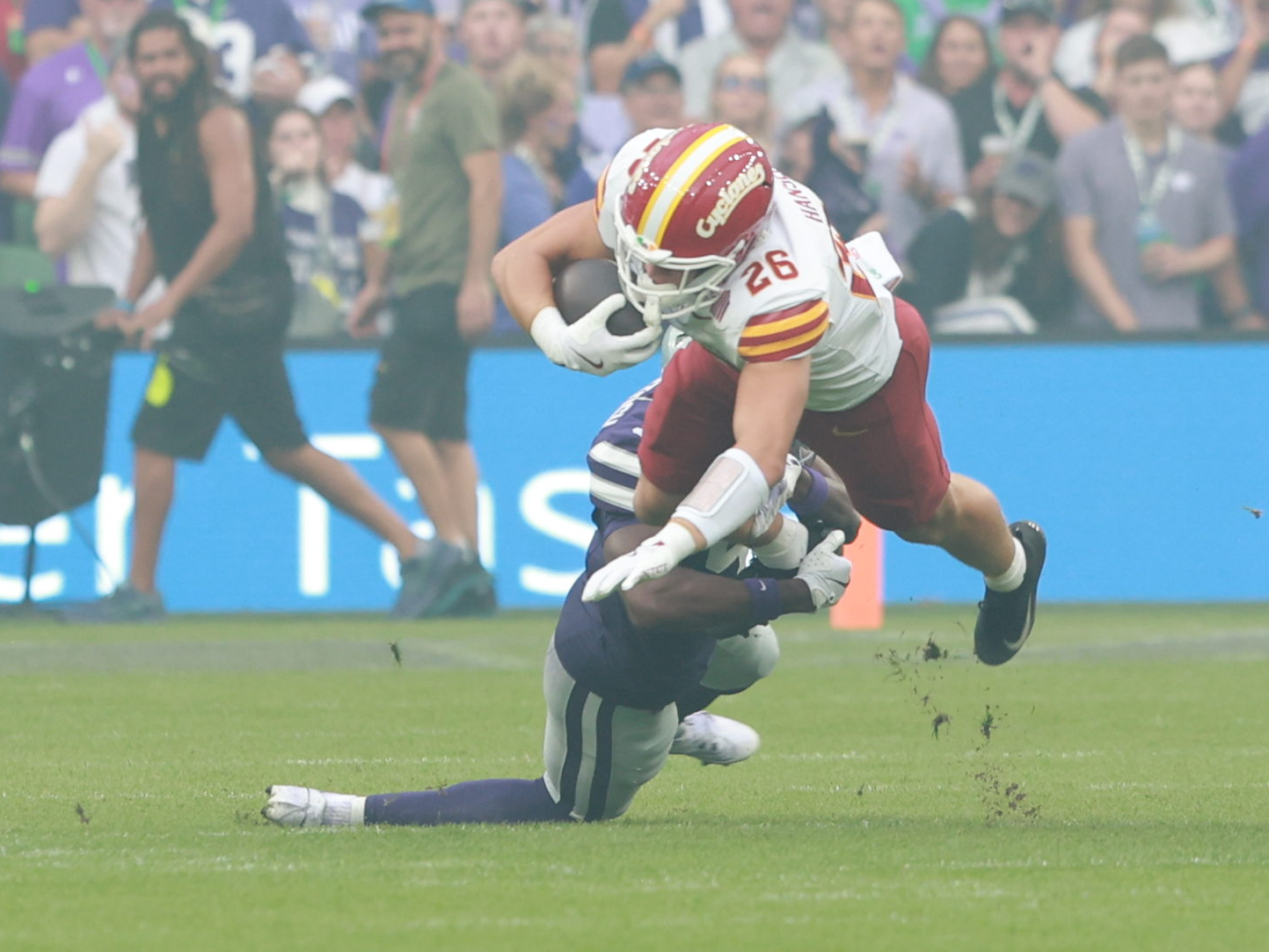 tackle to #26 Carson Hansen (RB) Iowa State Cyclon Iowa State vs K-State, American Football, NCAA College Football, Week 1, 2025, 23.08.2025,