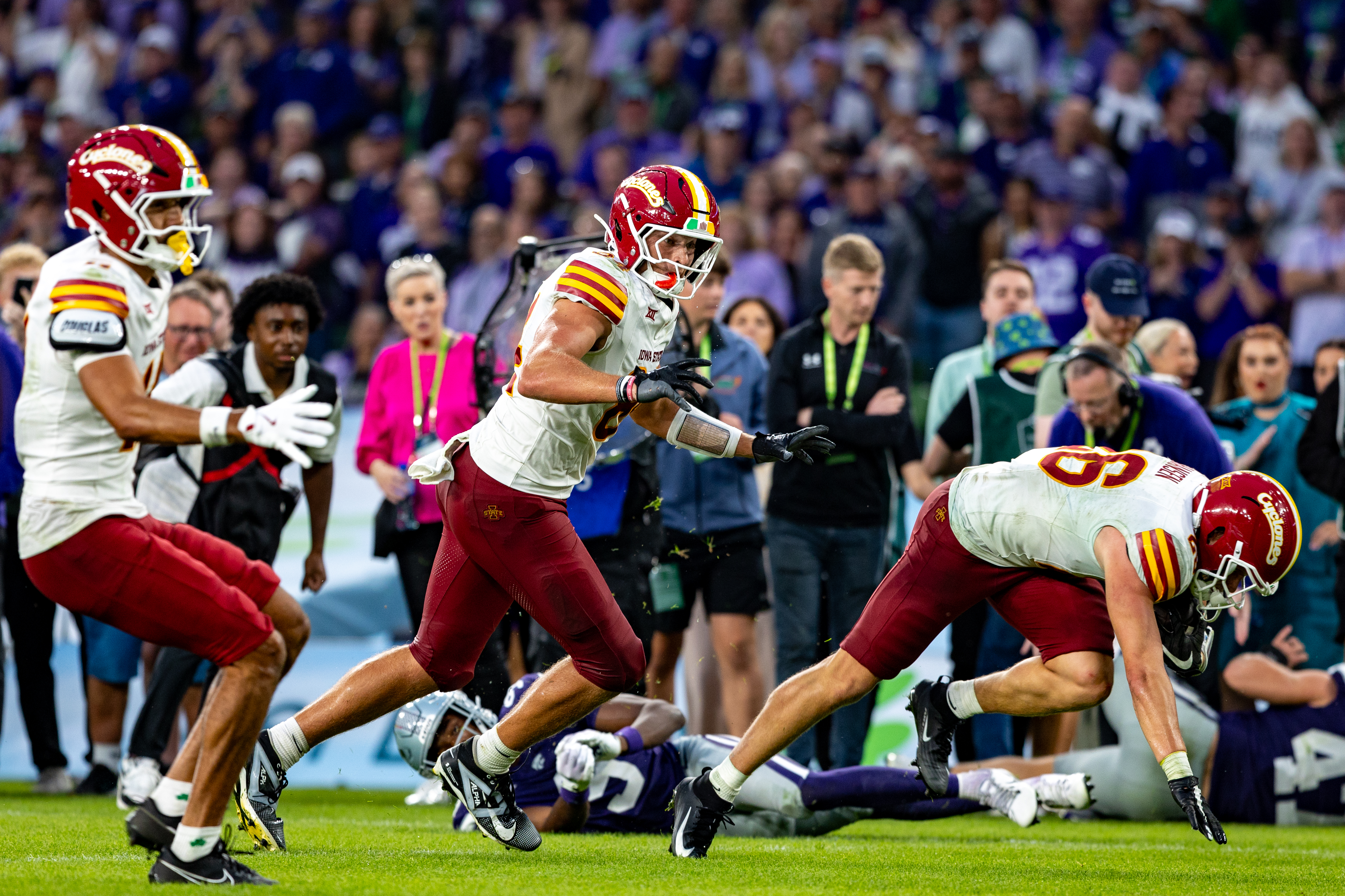 #26 Carson Hansen (RB) Iowa State Cyclon to short for a touch a the 1 yard line. Iowa State vs K-State, American Football, NCAA College Football, Week 1, 2025, 23.08.2025,