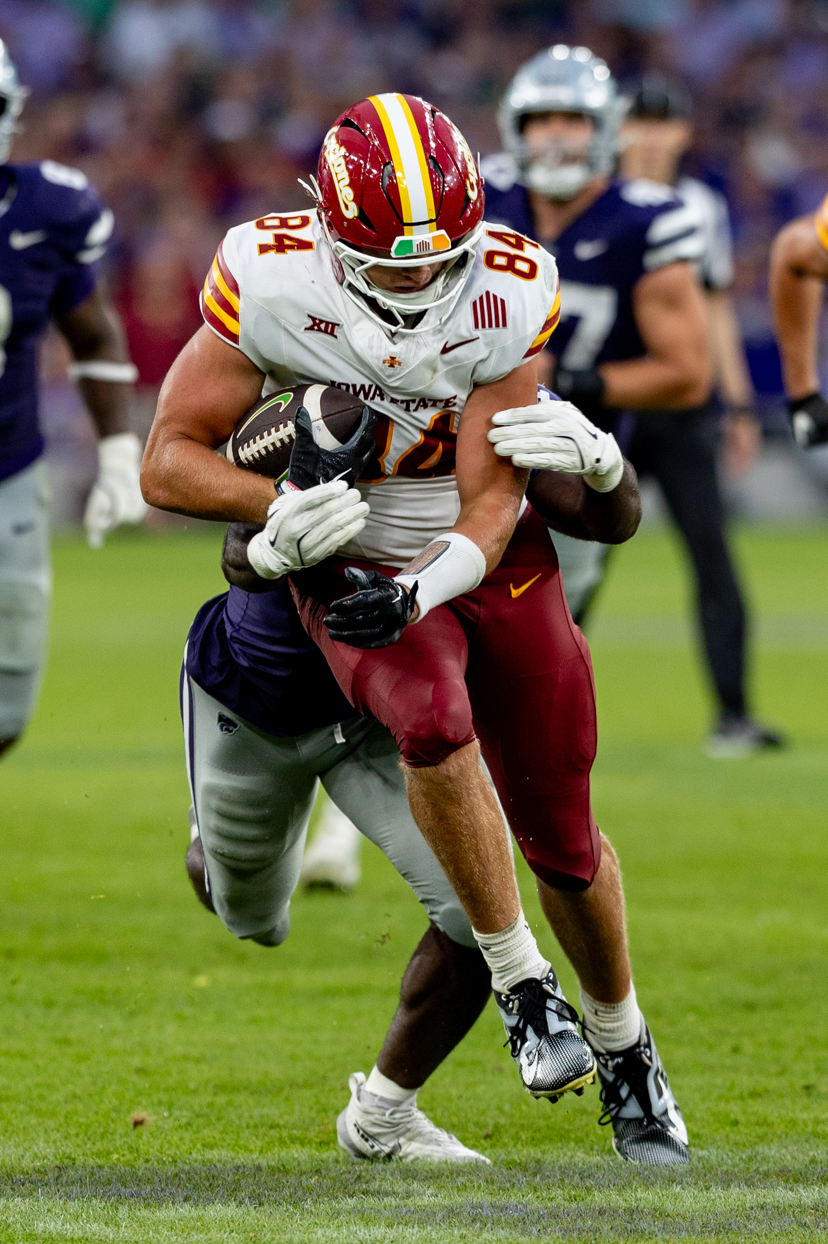 #44 Tobi Osunsanmi (DE) Kansas State Wildcats tackle #84 Gabe Burkle (TE) Iowa State Cyclon Iowa State vs K-State, American Football, NCAA College Football, Week 1, 2025, 23.08.2025,
