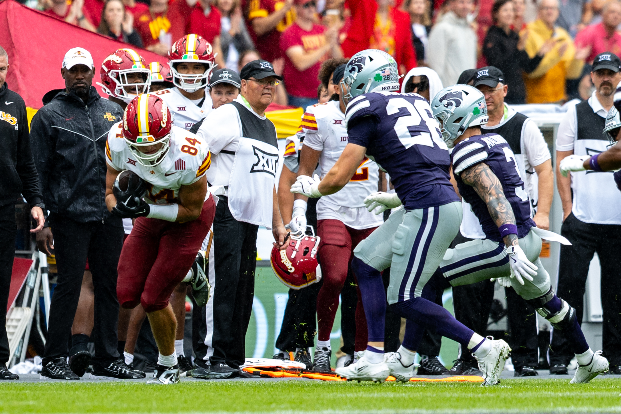 #84 Gabe Burkle (TE) Iowa State Cyclon run for a first down Iowa State vs K-State, American Football, NCAA College Football, Week 1, 2025, 23.08.2025,